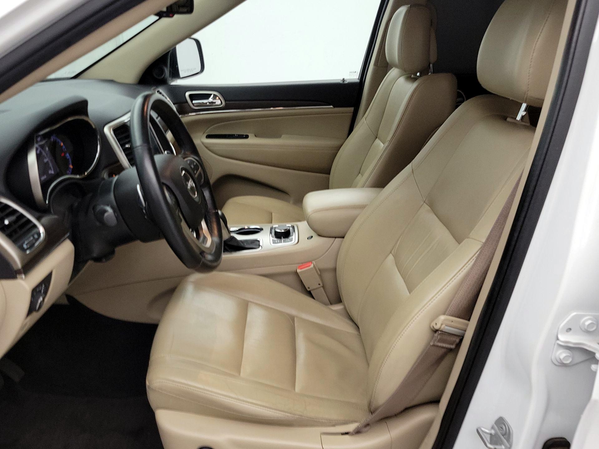 Thumbnail: 2016 Jeep Grand Cherokee - 11