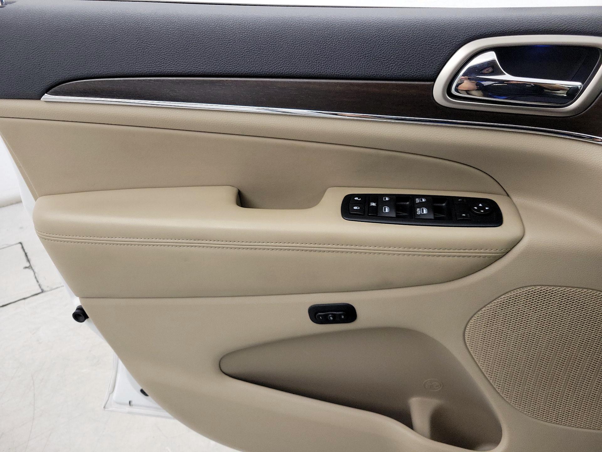 Thumbnail: 2016 Jeep Grand Cherokee - 12