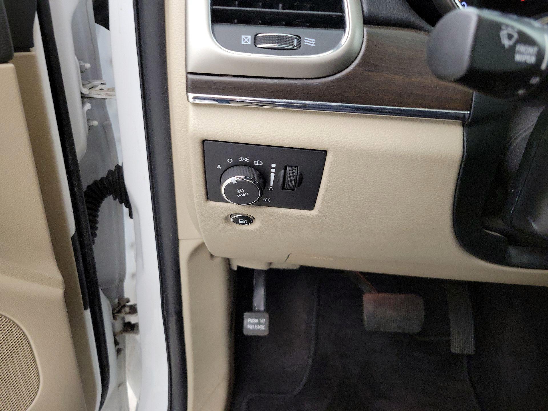 Thumbnail: 2016 Jeep Grand Cherokee - 13