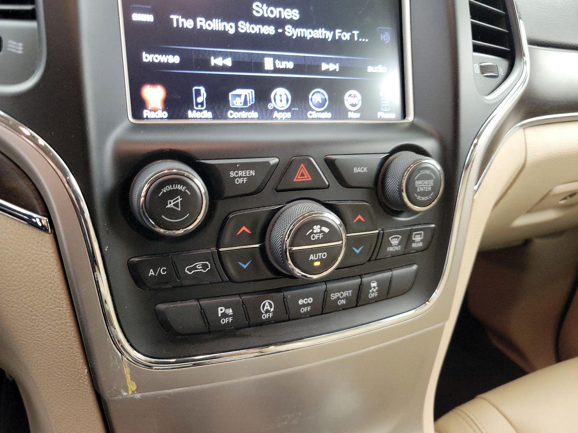 Thumbnail: 2016 Jeep Grand Cherokee - 17