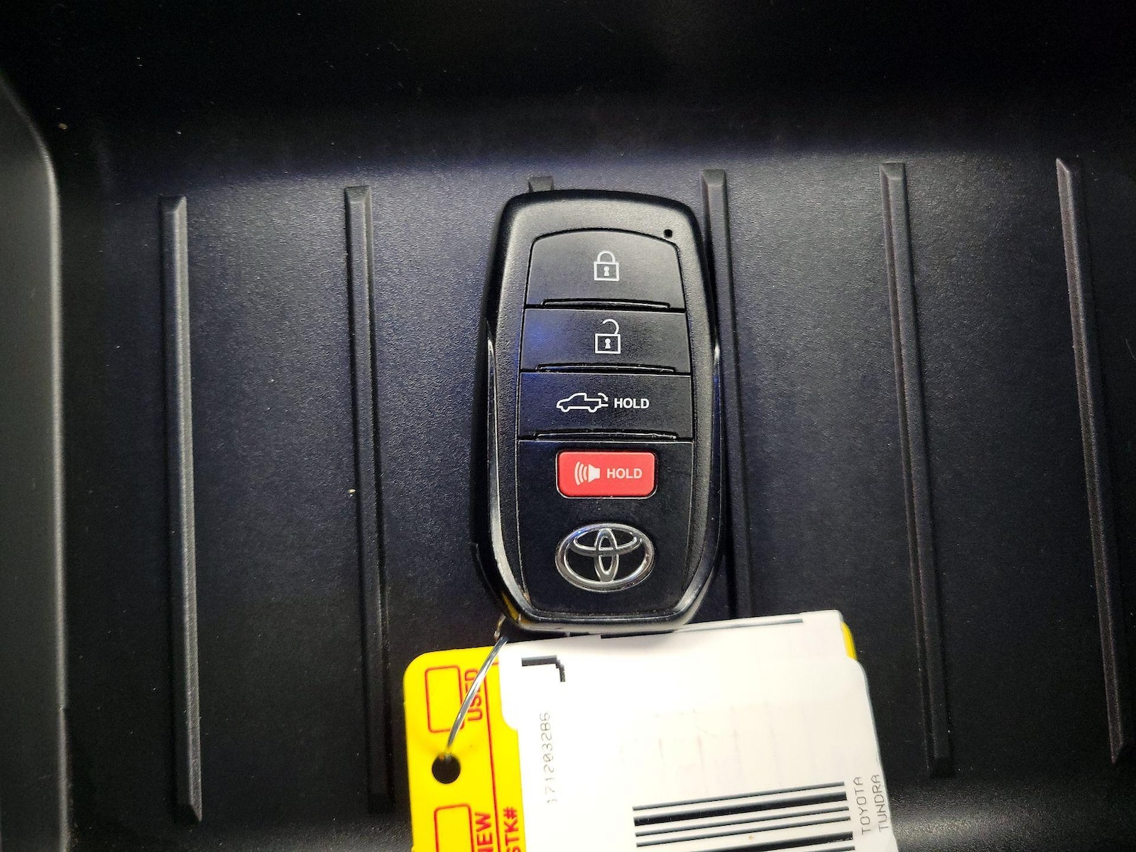 2022 Toyota Tundra Limited - Photo 23