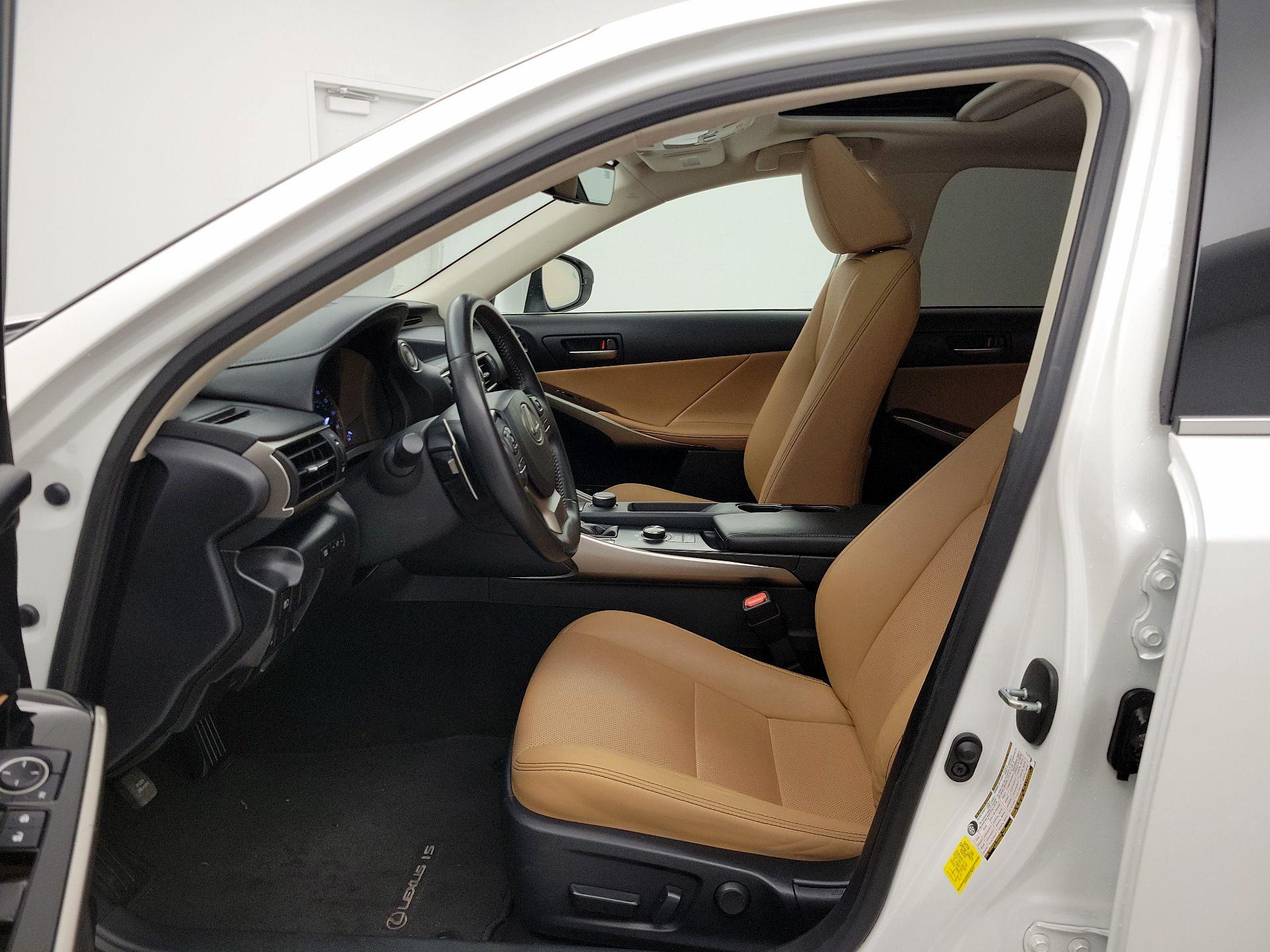 Thumbnail: 2020 Lexus IS - 11