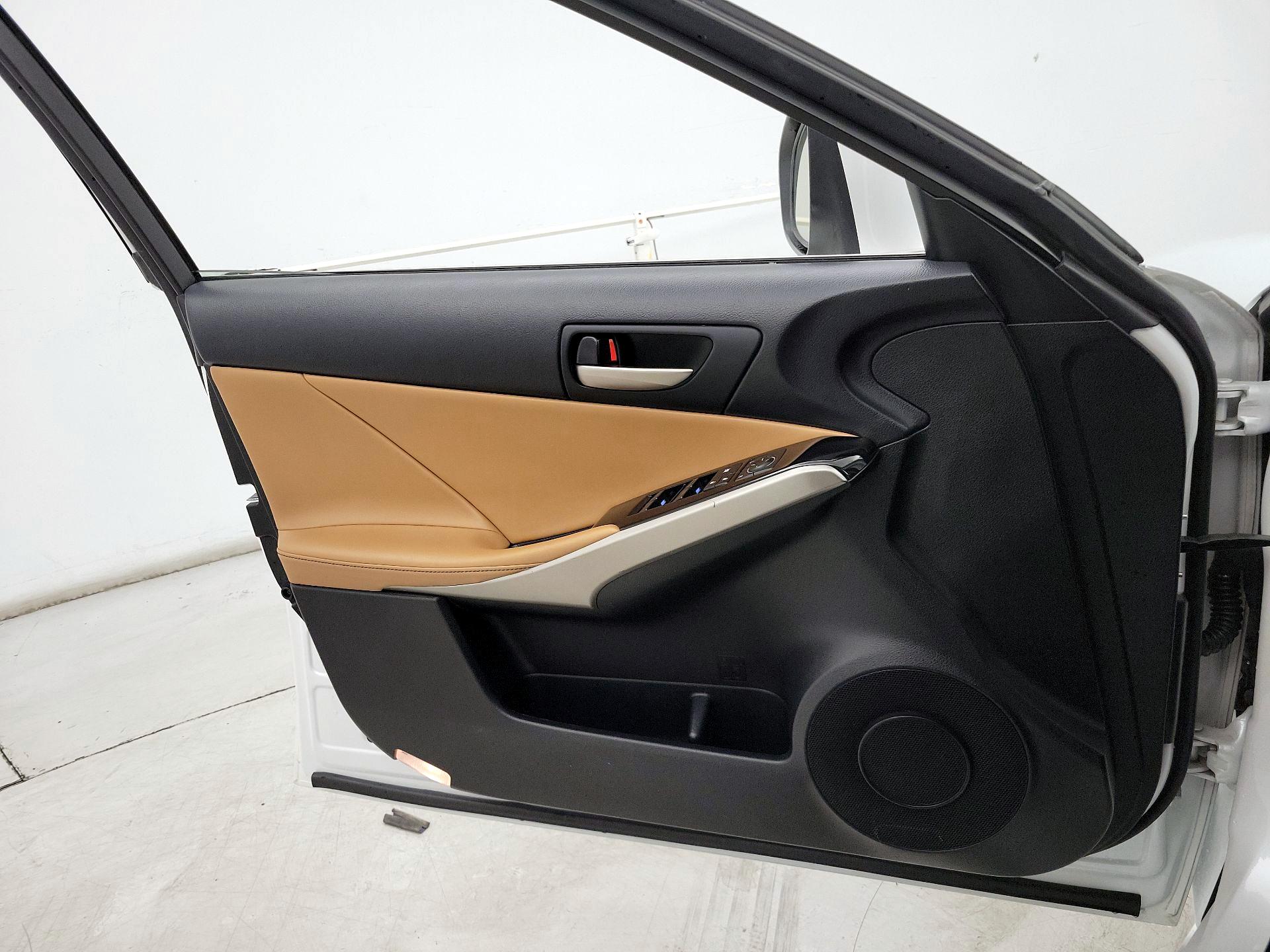 Thumbnail: 2020 Lexus IS - 12