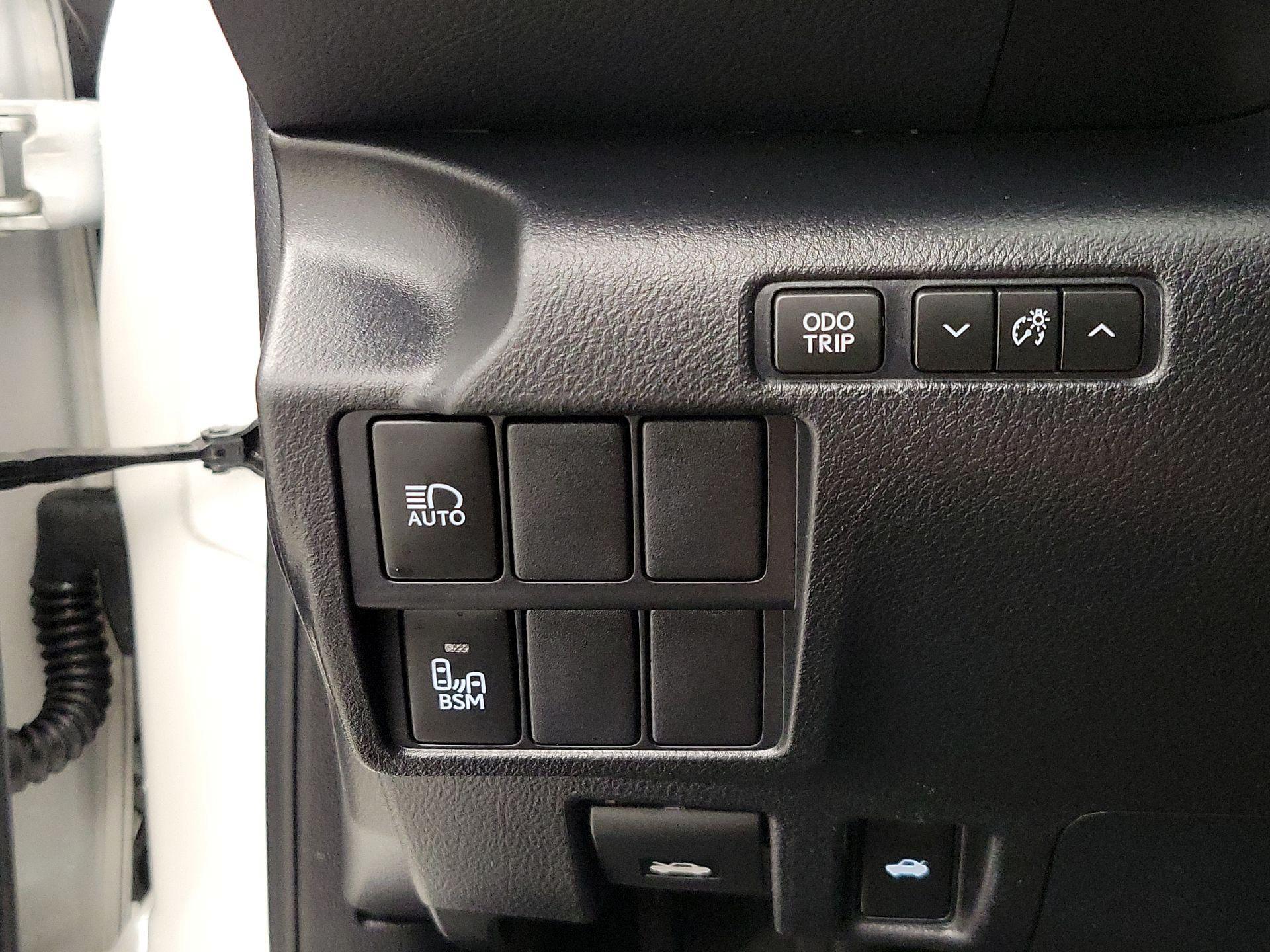 Thumbnail: 2020 Lexus IS - 13