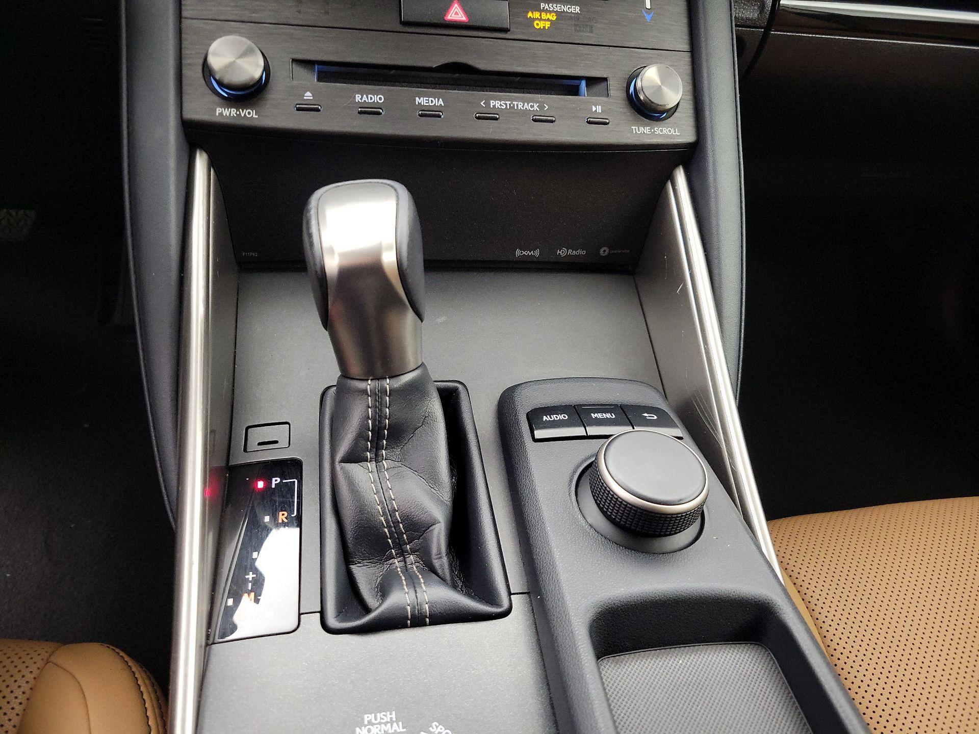 Thumbnail: 2020 Lexus IS - 17