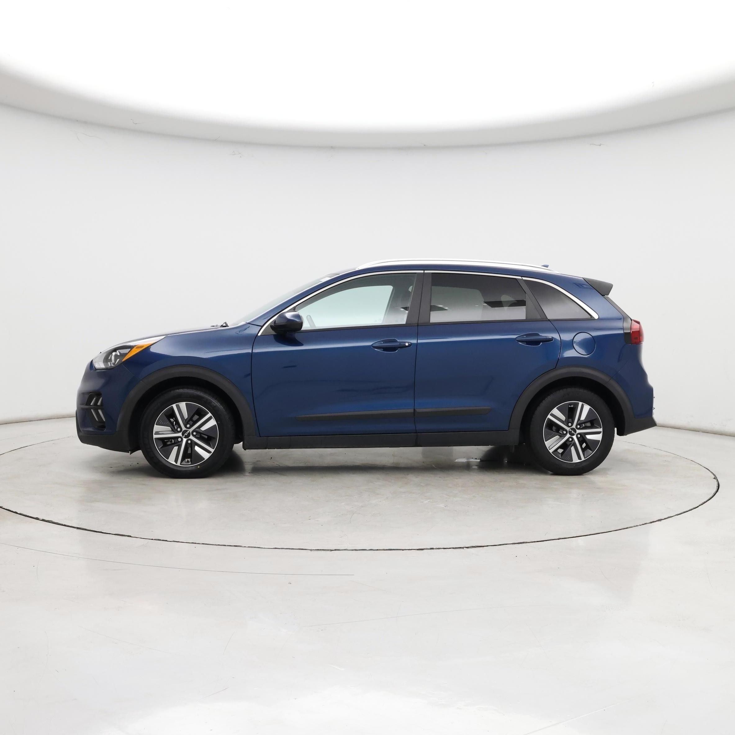 Thumbnail: 2022 Kia Niro - 3