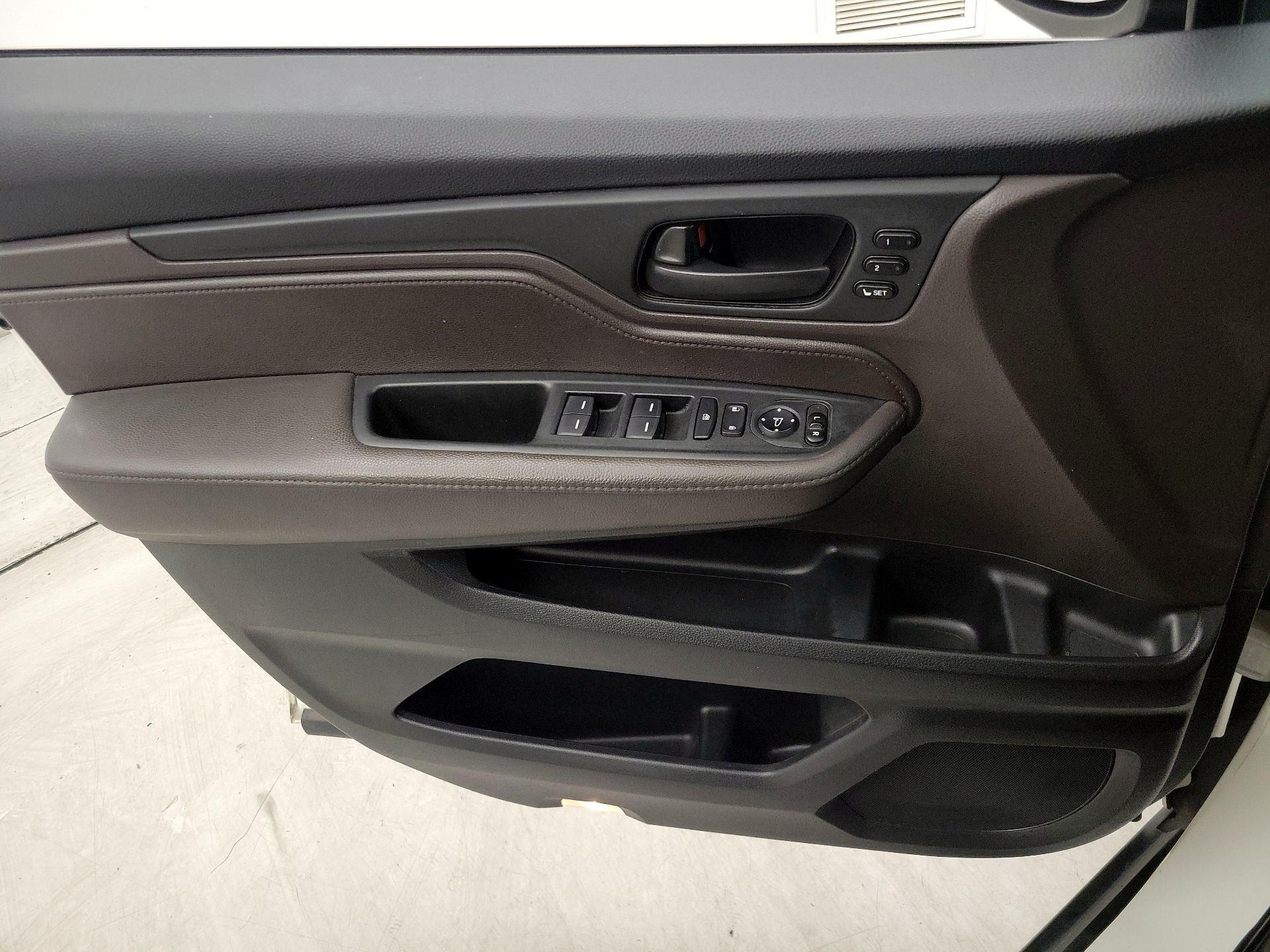 Thumbnail: 2019 Honda Odyssey - 12