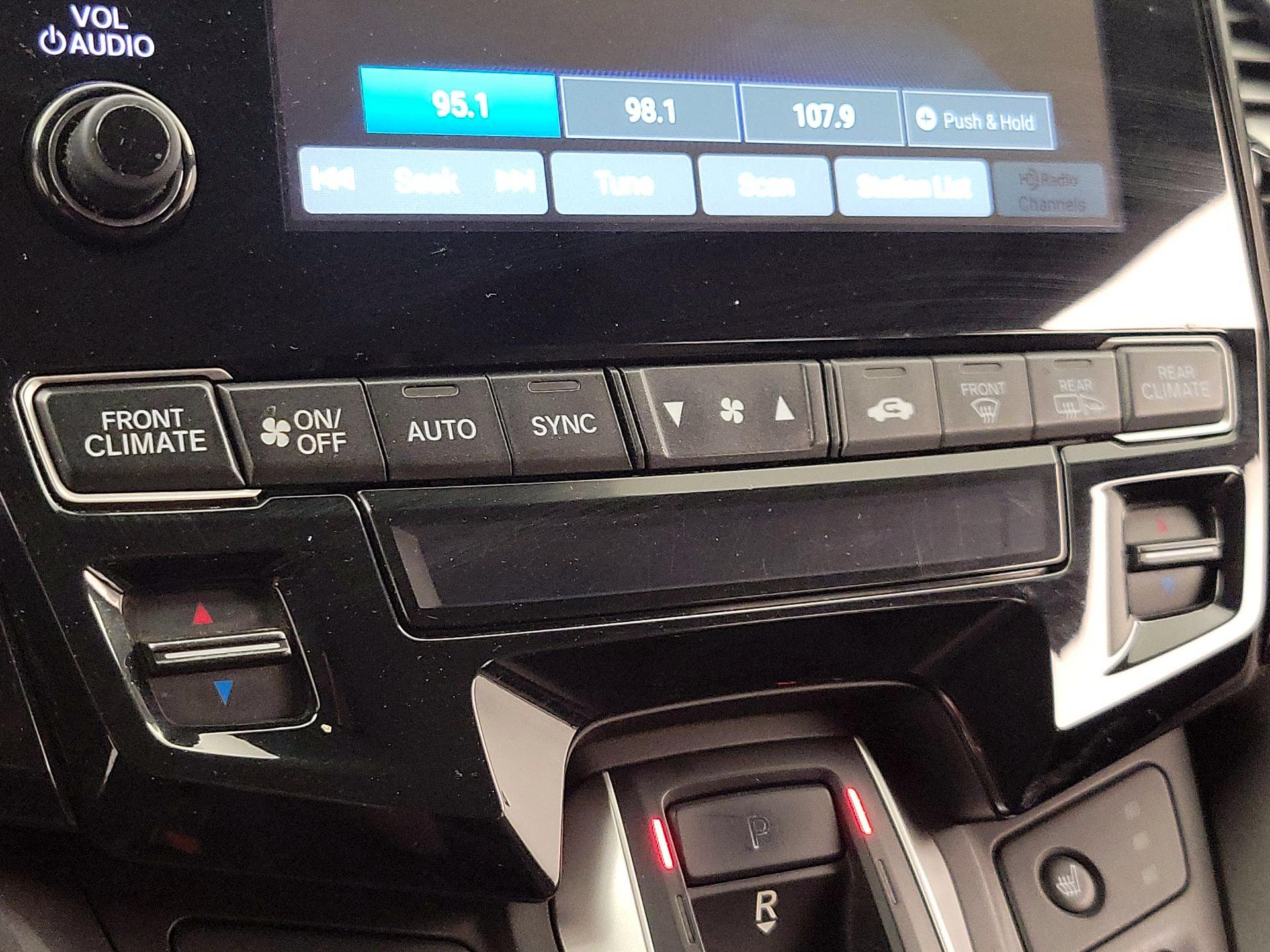 Thumbnail: 2019 Honda Odyssey - 16