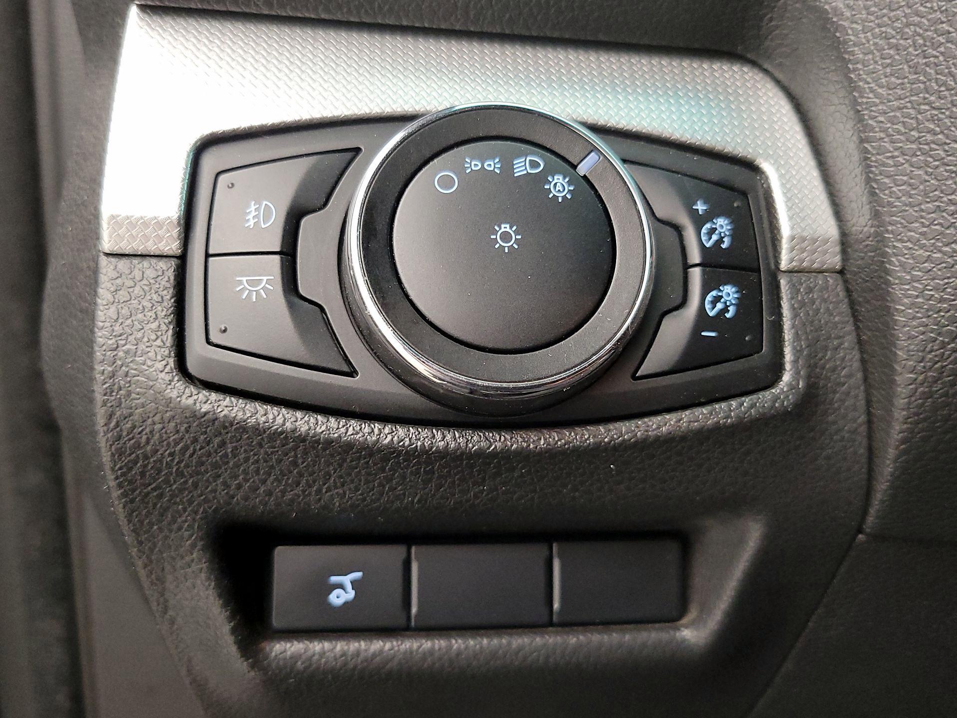 Thumbnail: 2014 Ford Explorer - 13