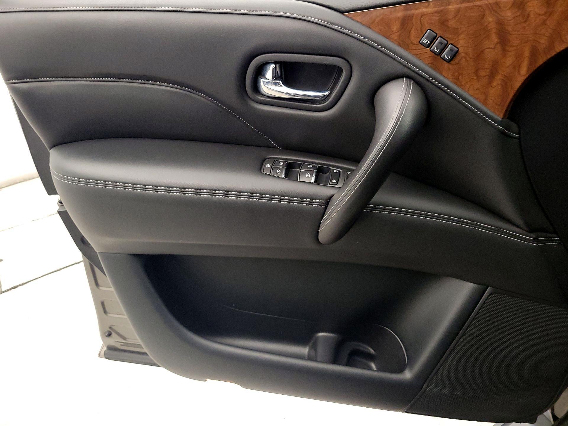 Thumbnail: 2018 INFINITI QX80 - 12