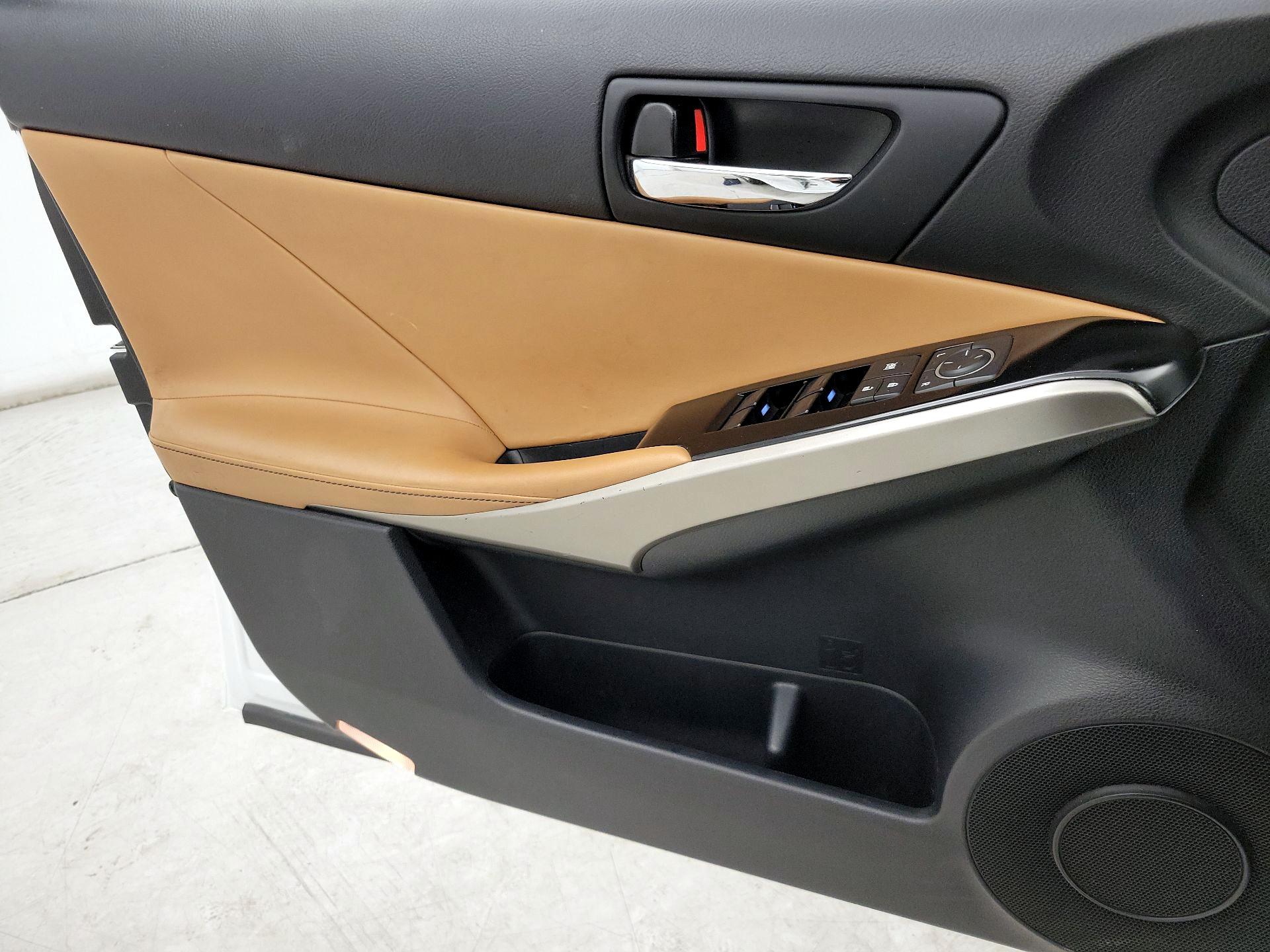 Thumbnail: 2014 Lexus IS - 12