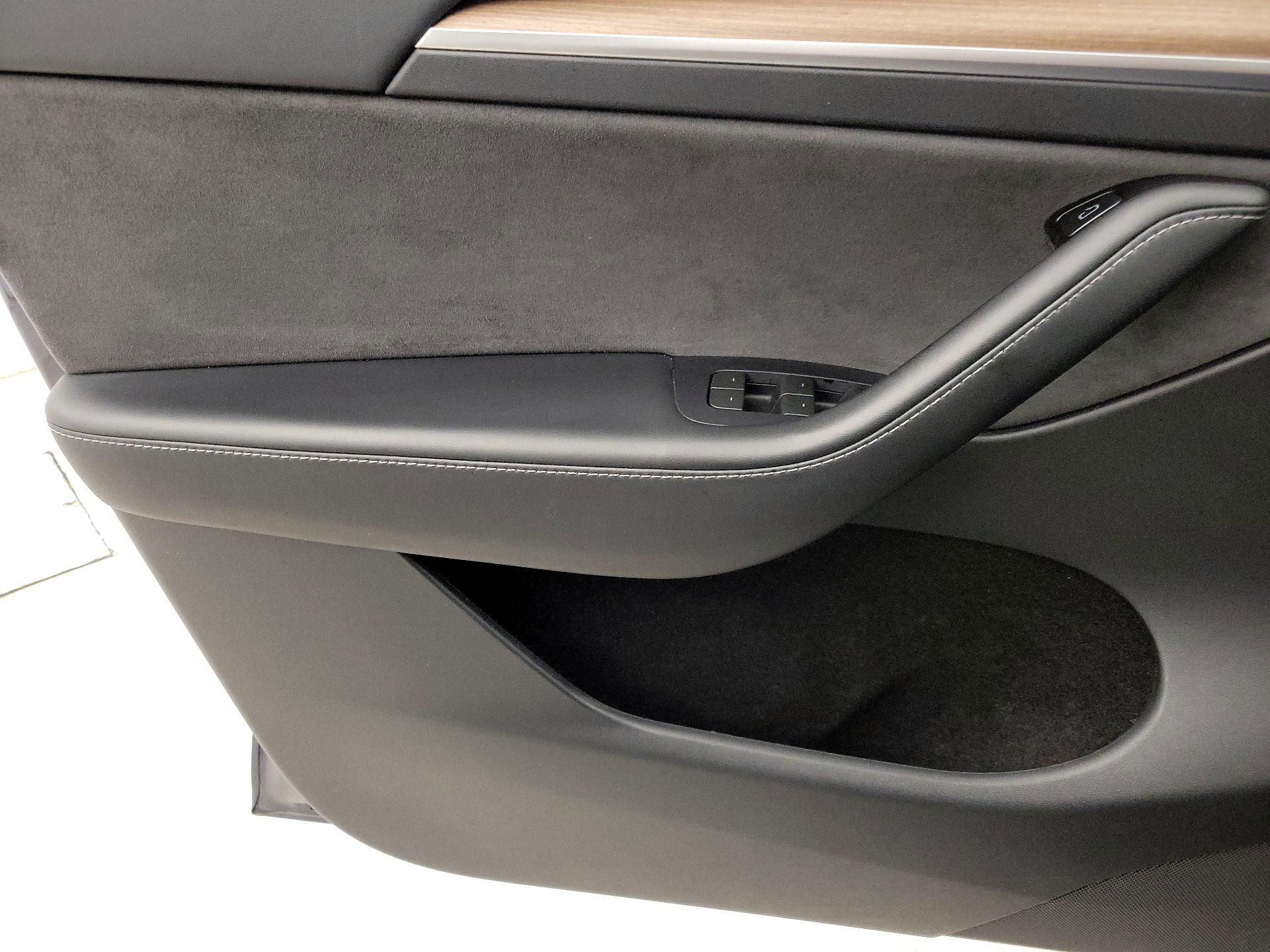 Thumbnail: 2023 Tesla Model Y - 12