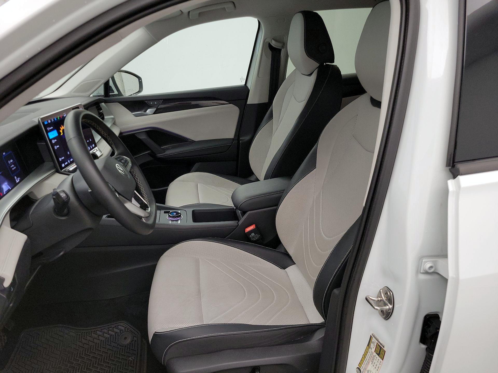 Thumbnail: 2025 Volkswagen Tiguan - 11