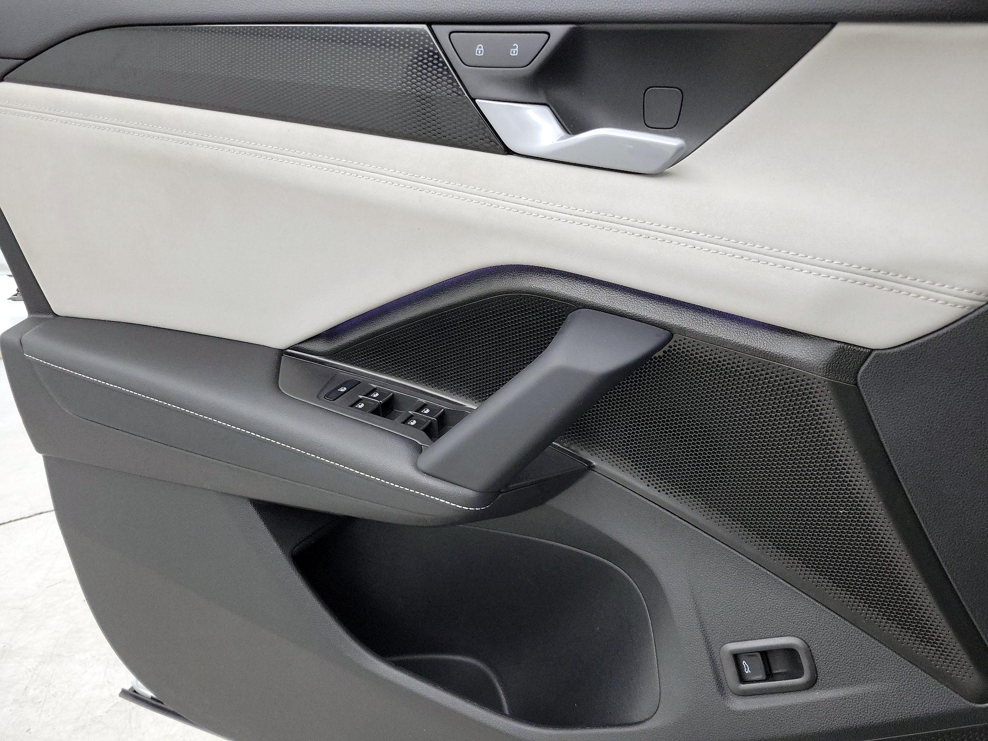 Thumbnail: 2025 Volkswagen Tiguan - 12