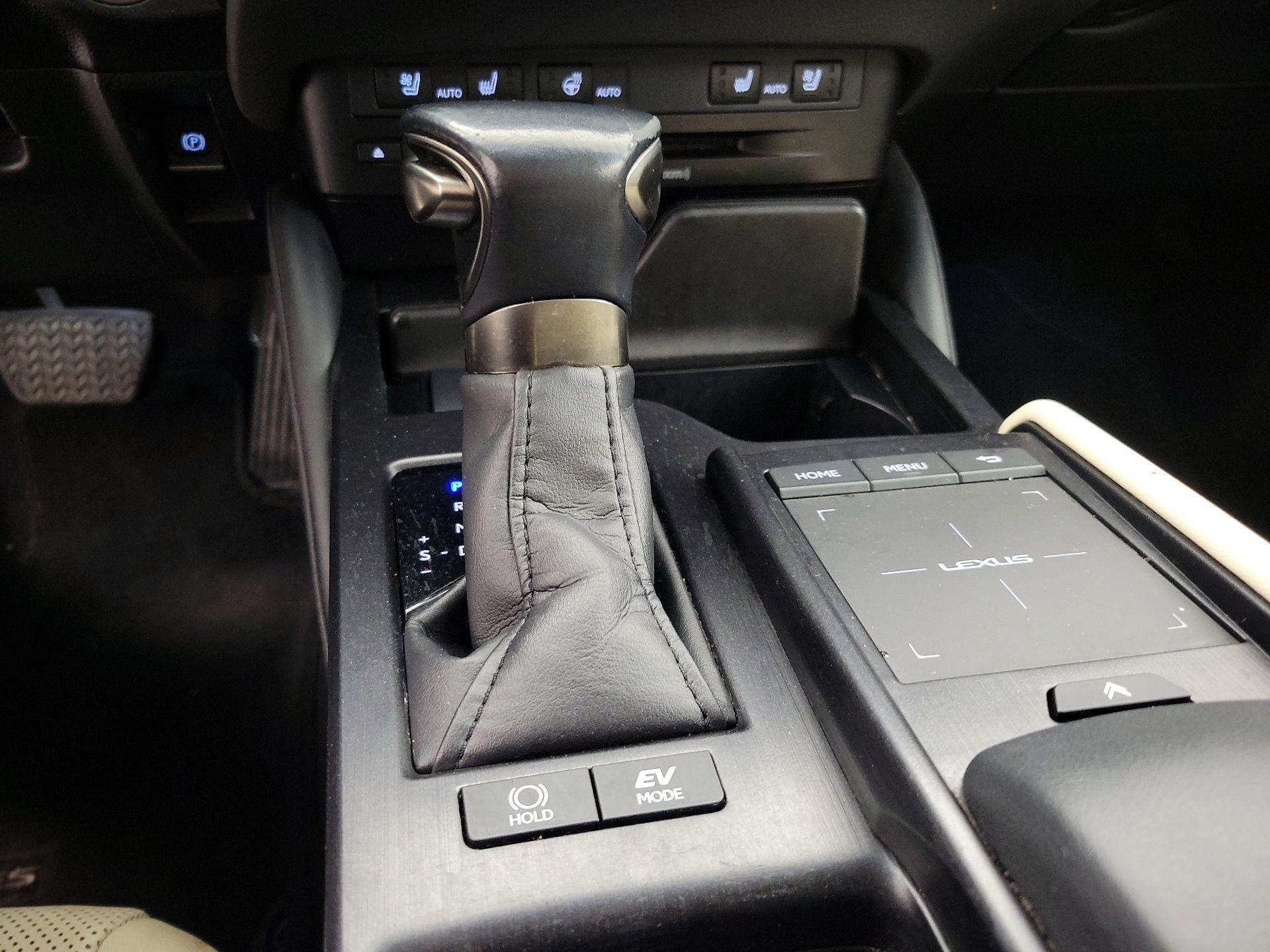Thumbnail: 2022 Lexus ES - 17