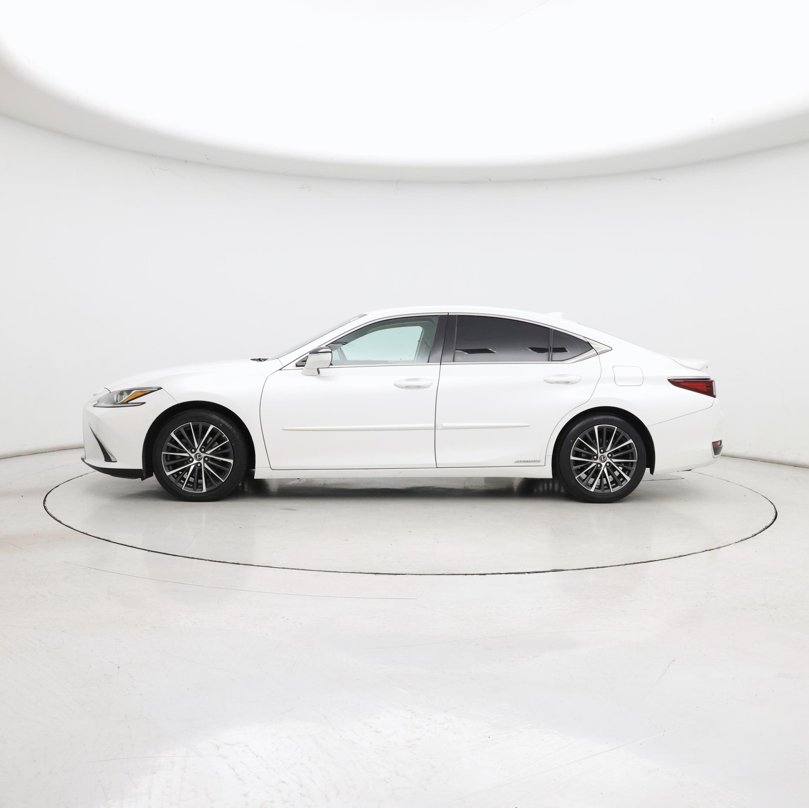 Thumbnail: 2022 Lexus ES - 3