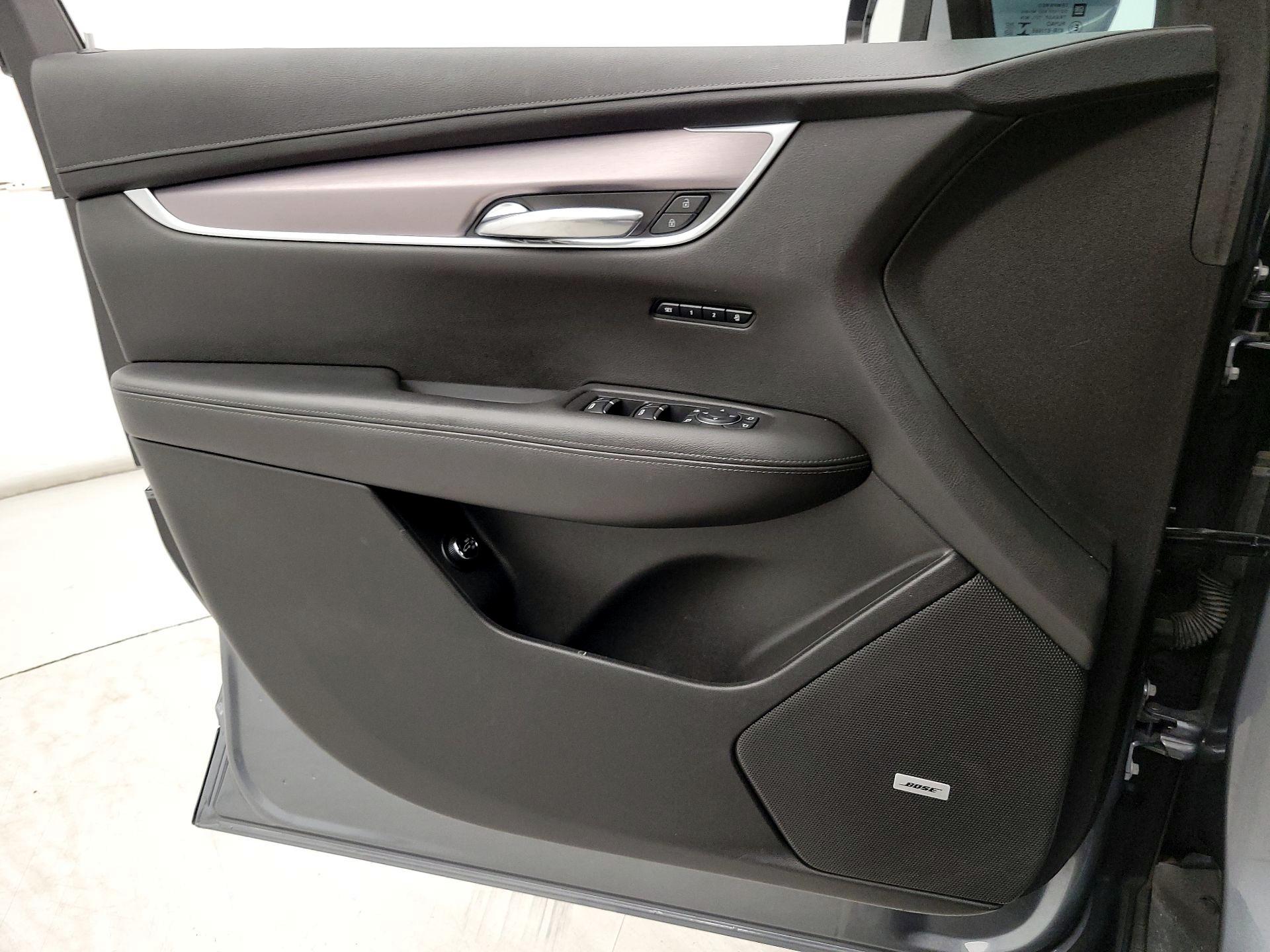 Thumbnail: 2022 Cadillac XT6 - 12