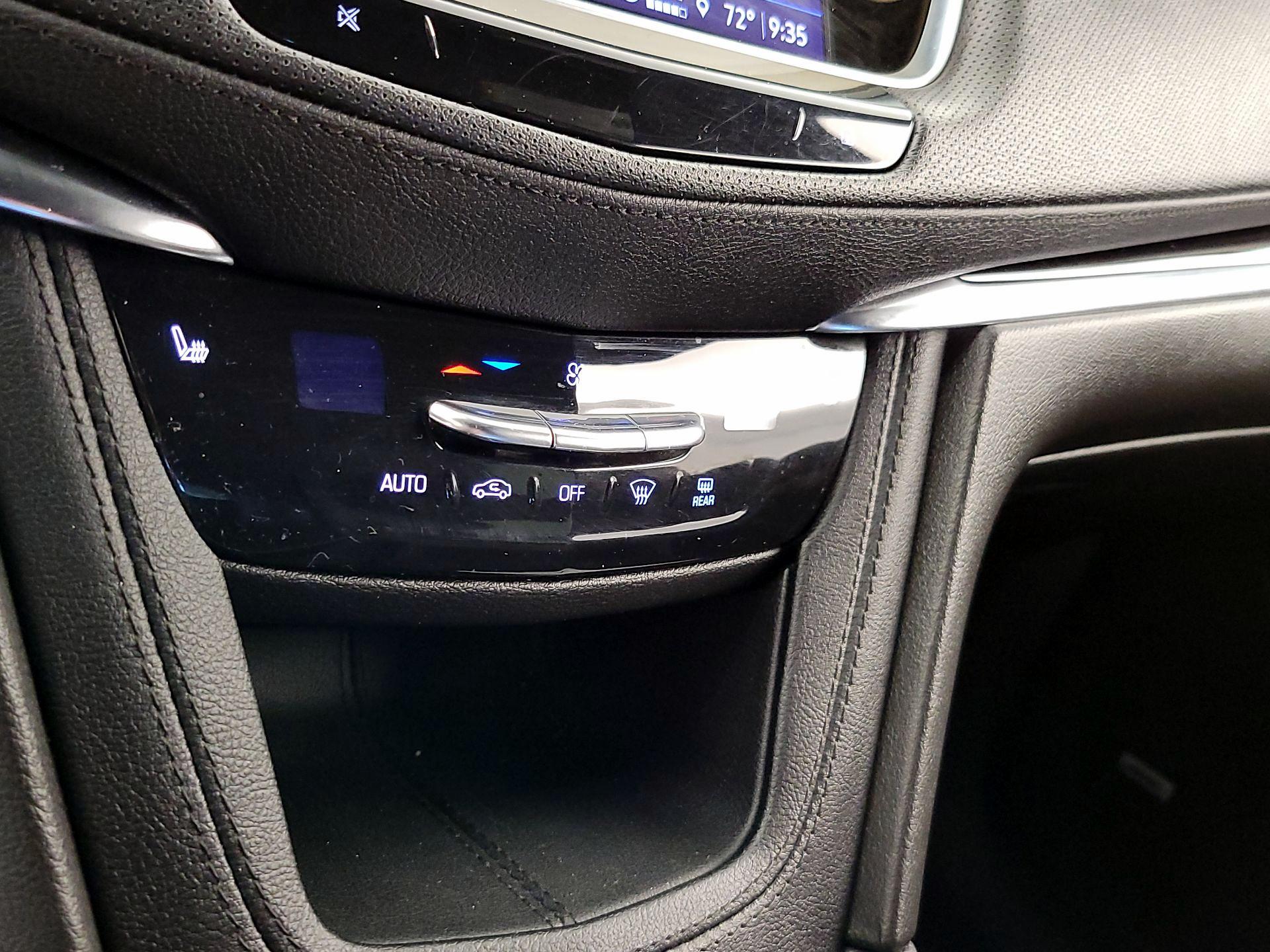 Thumbnail: 2022 Cadillac XT6 - 16