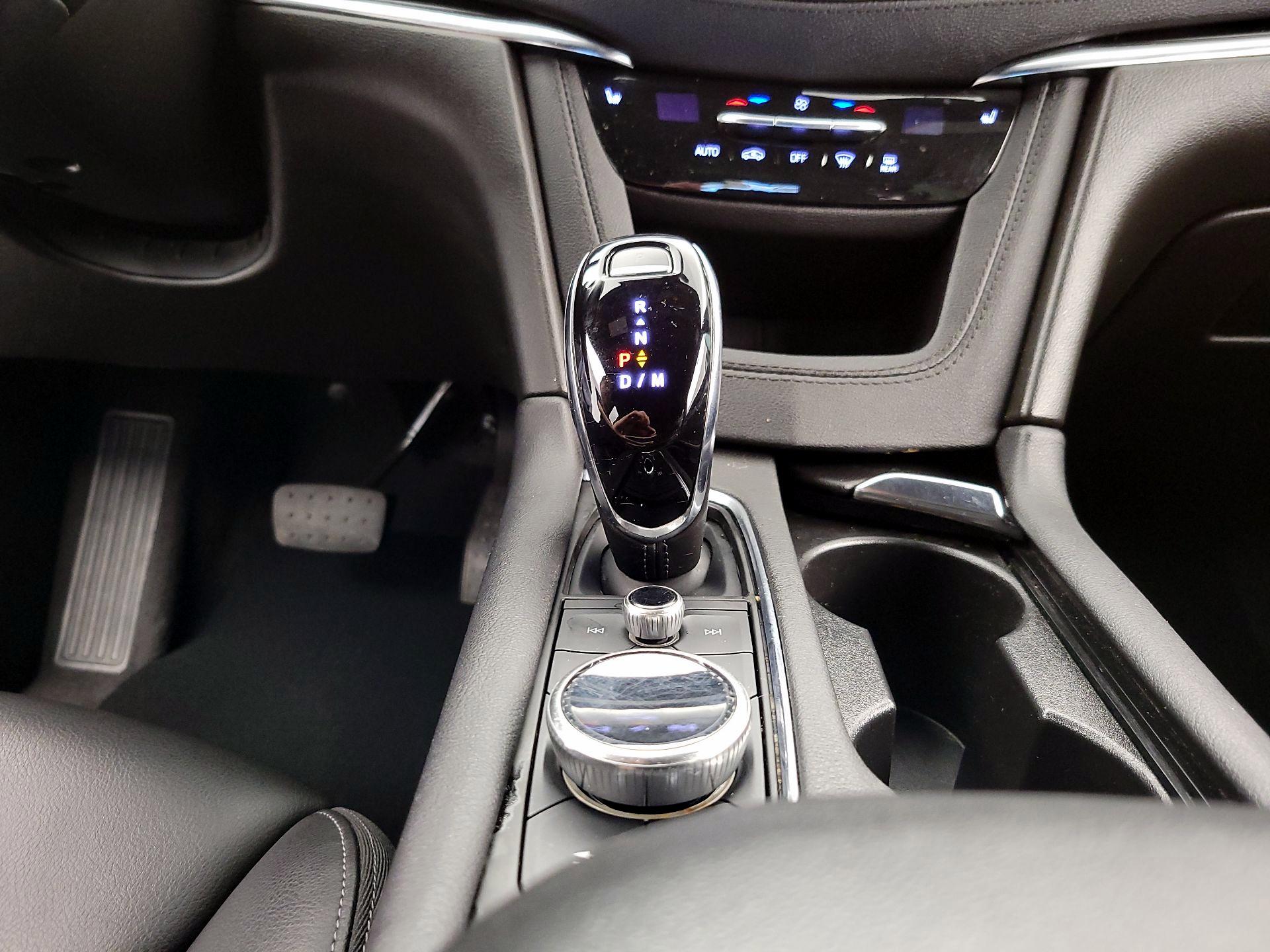 Thumbnail: 2022 Cadillac XT6 - 17