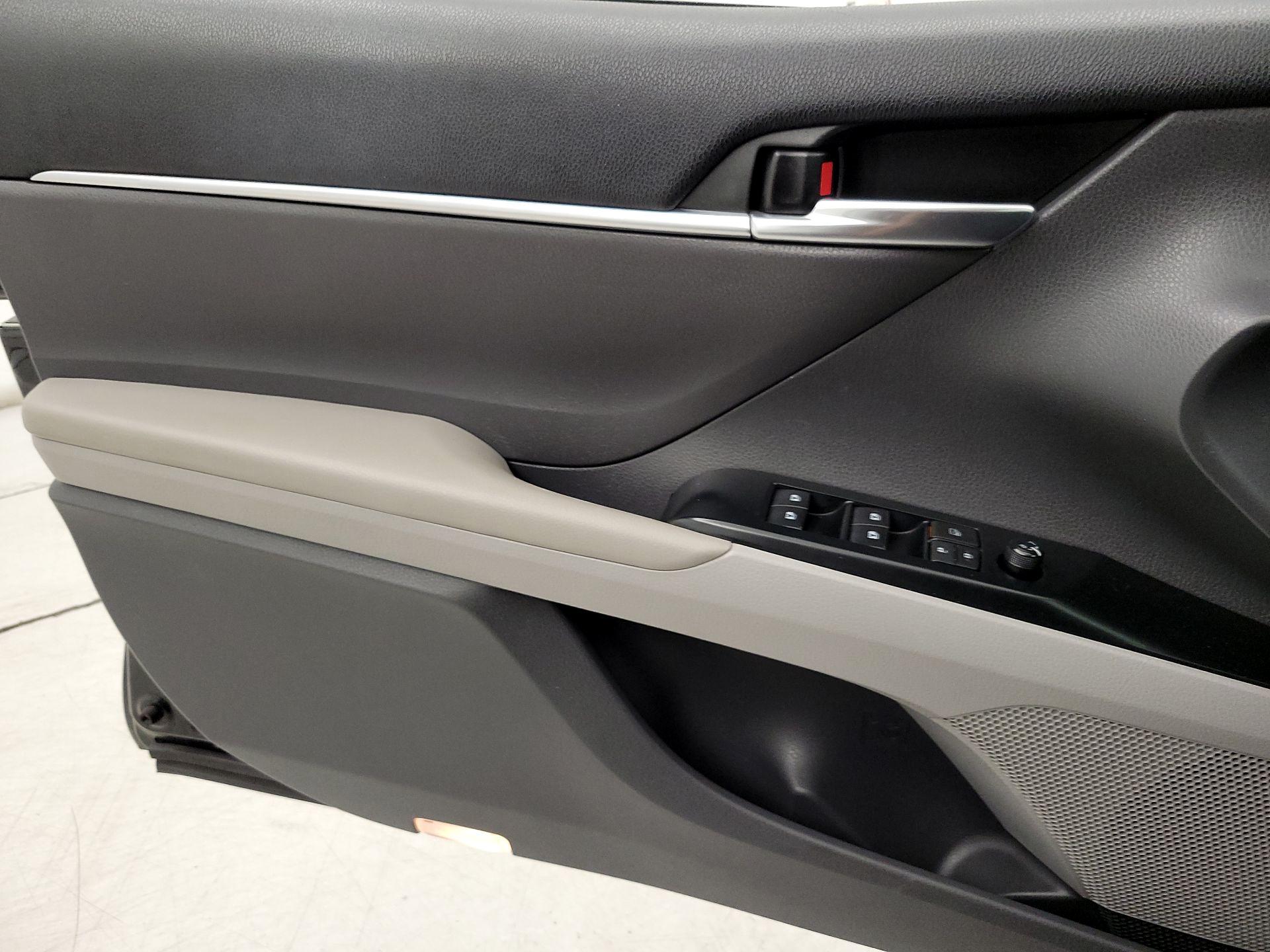 Thumbnail: 2019 Toyota Camry - 12