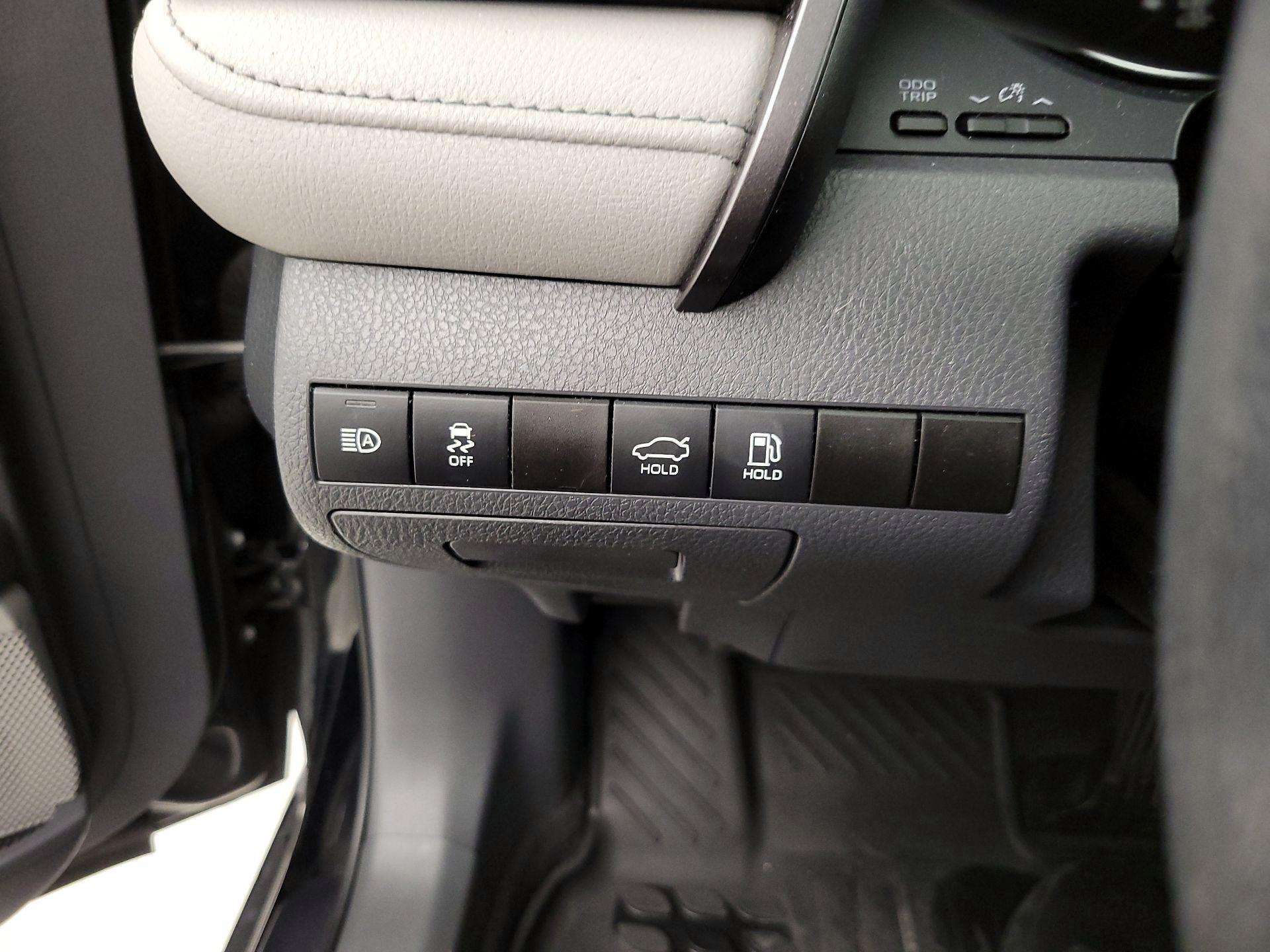 Thumbnail: 2019 Toyota Camry - 13