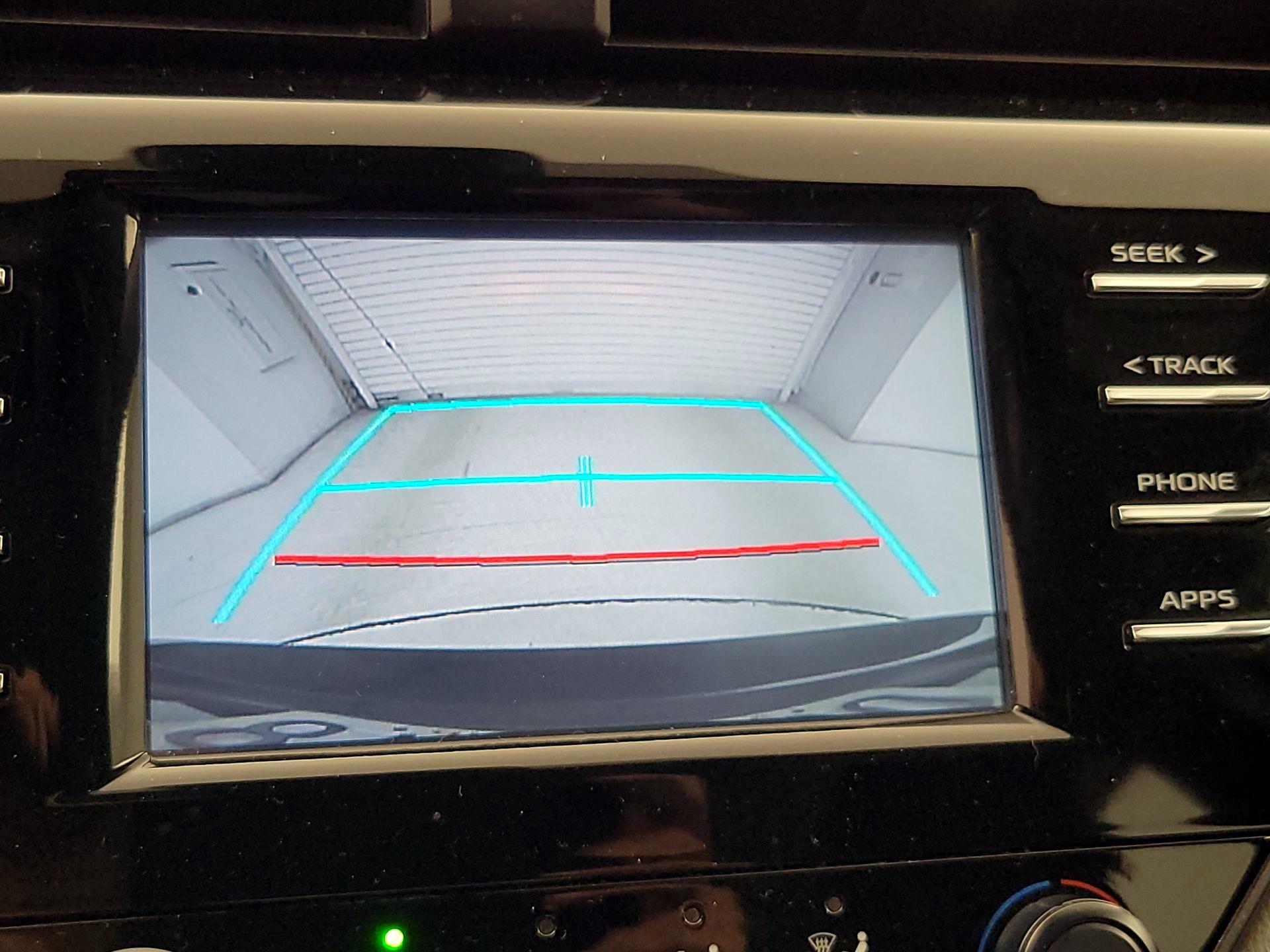 Thumbnail: 2019 Toyota Camry - 14