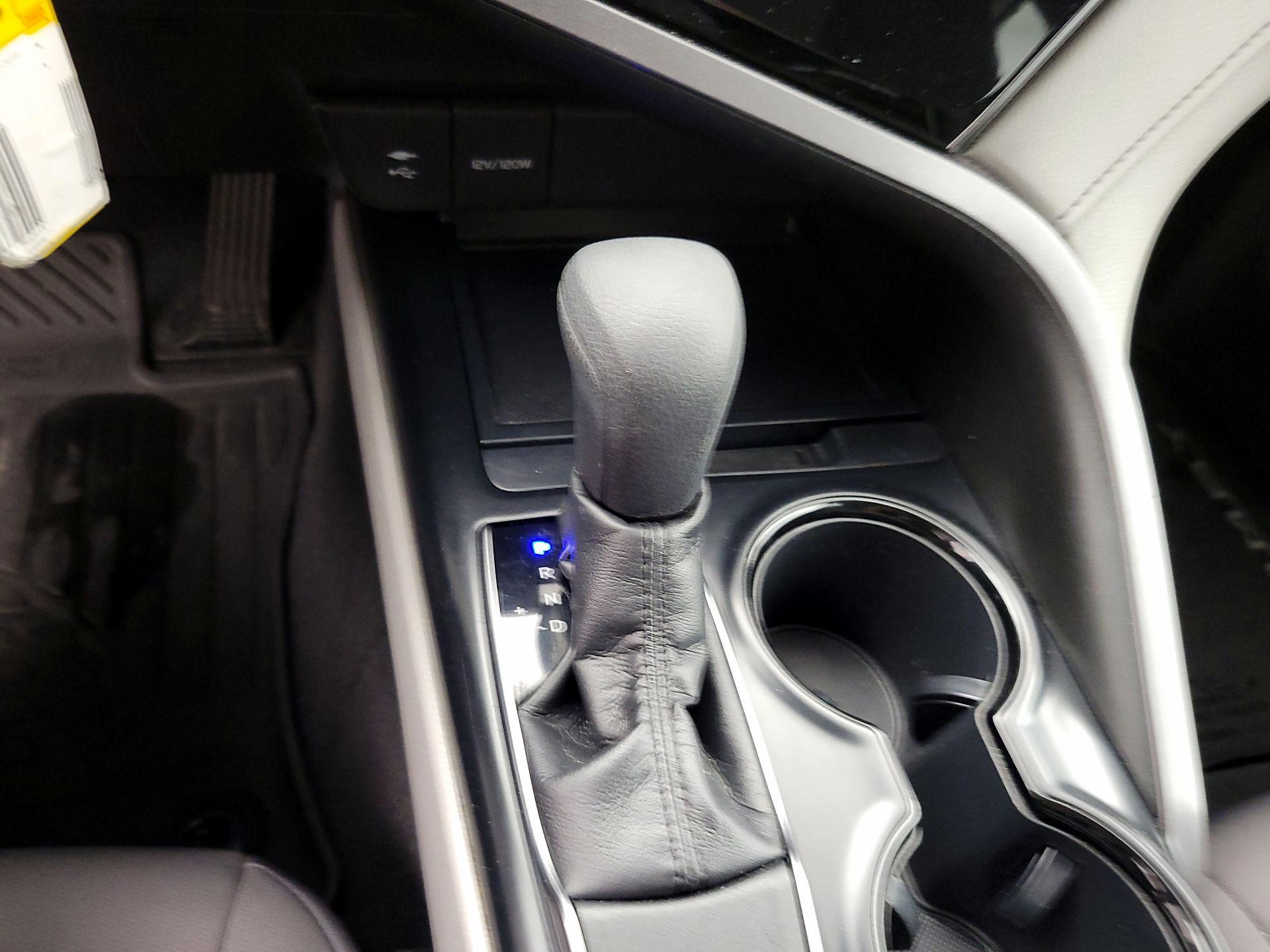 Thumbnail: 2019 Toyota Camry - 17