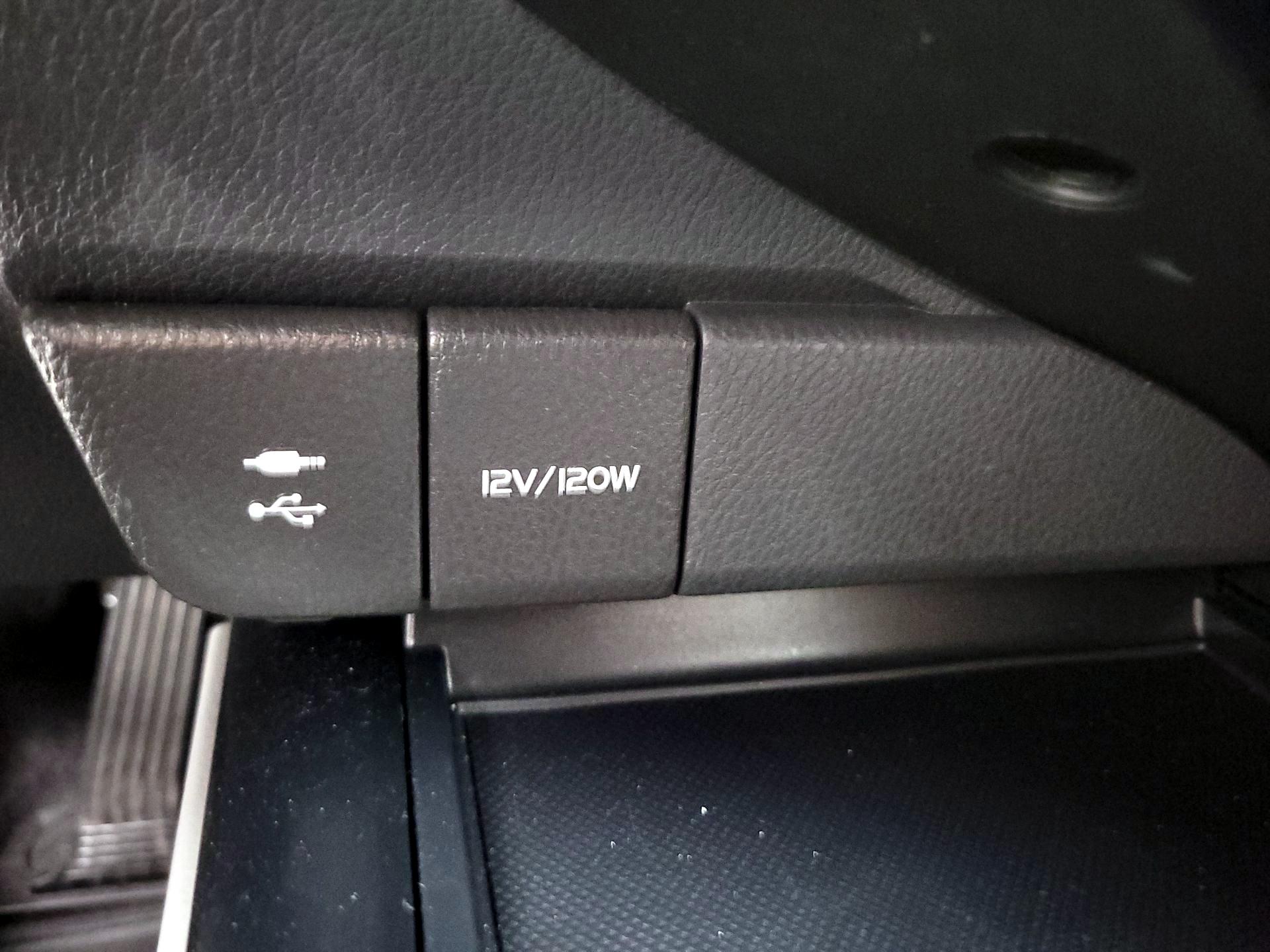 Thumbnail: 2019 Toyota Camry - 18