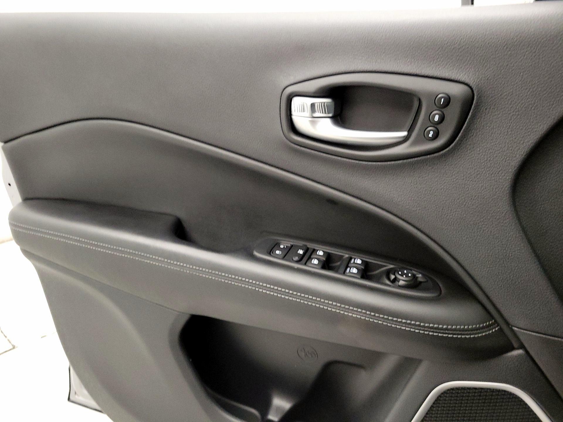 Thumbnail: 2020 Jeep Compass - 12