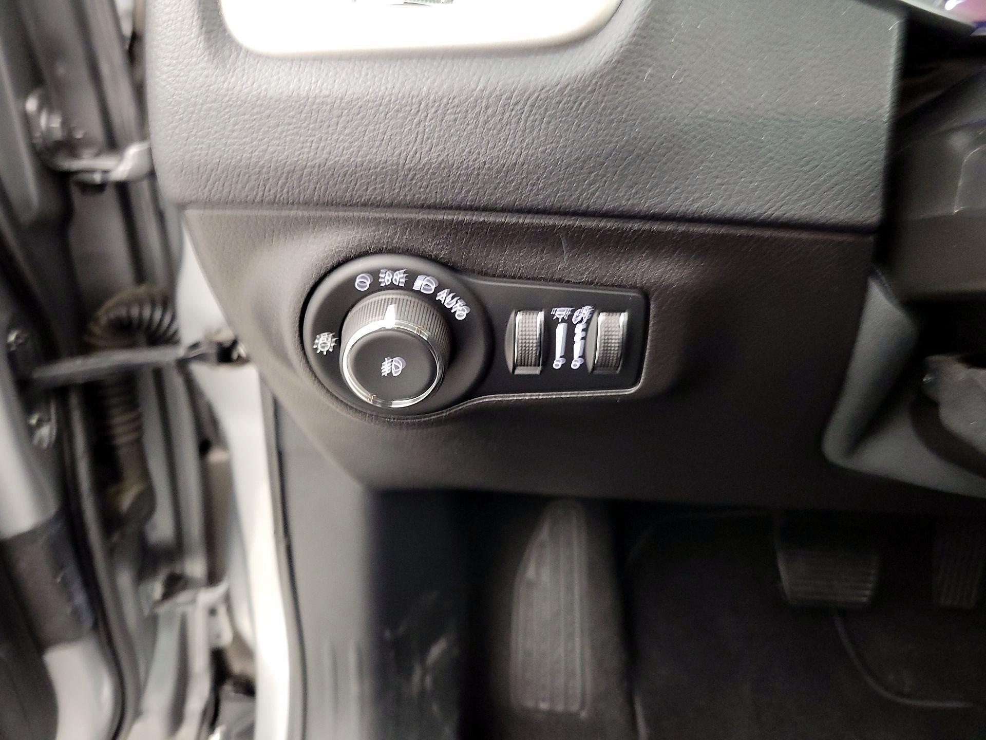 Thumbnail: 2020 Jeep Compass - 13