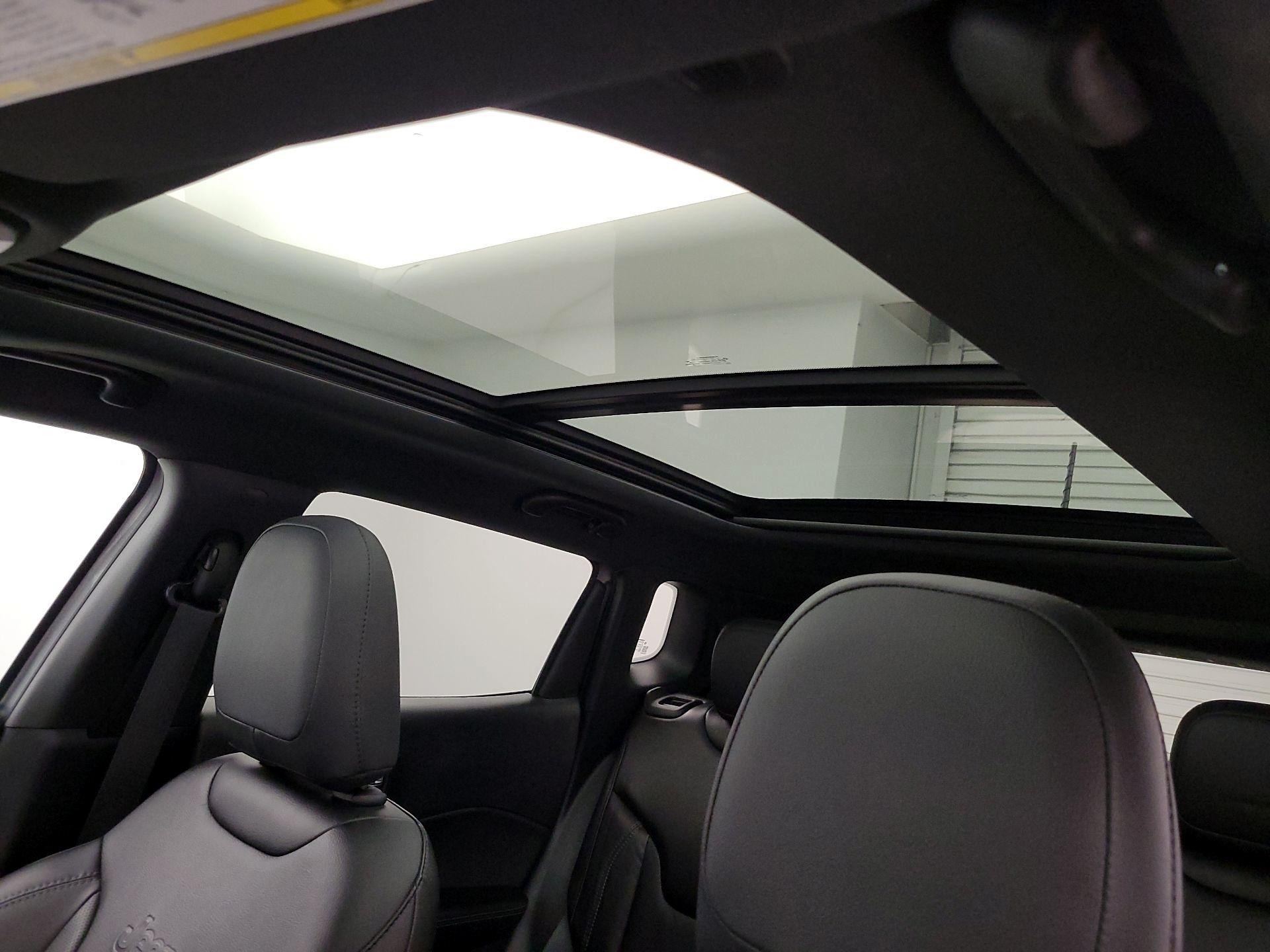 Thumbnail: 2020 Jeep Compass - 20