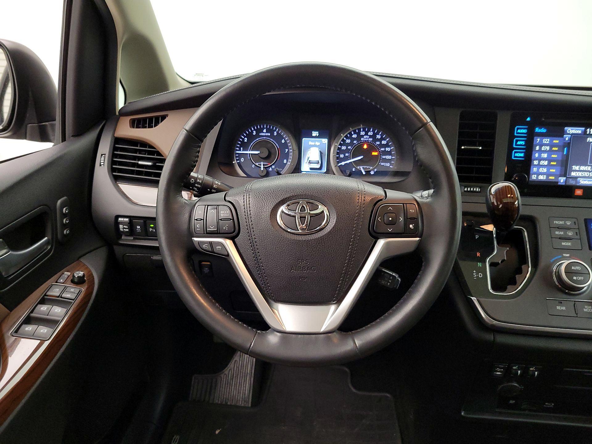 Thumbnail: 2015 Toyota Sienna - 10