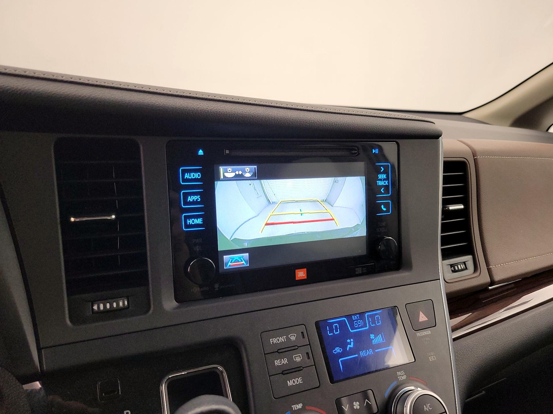 Thumbnail: 2015 Toyota Sienna - 14