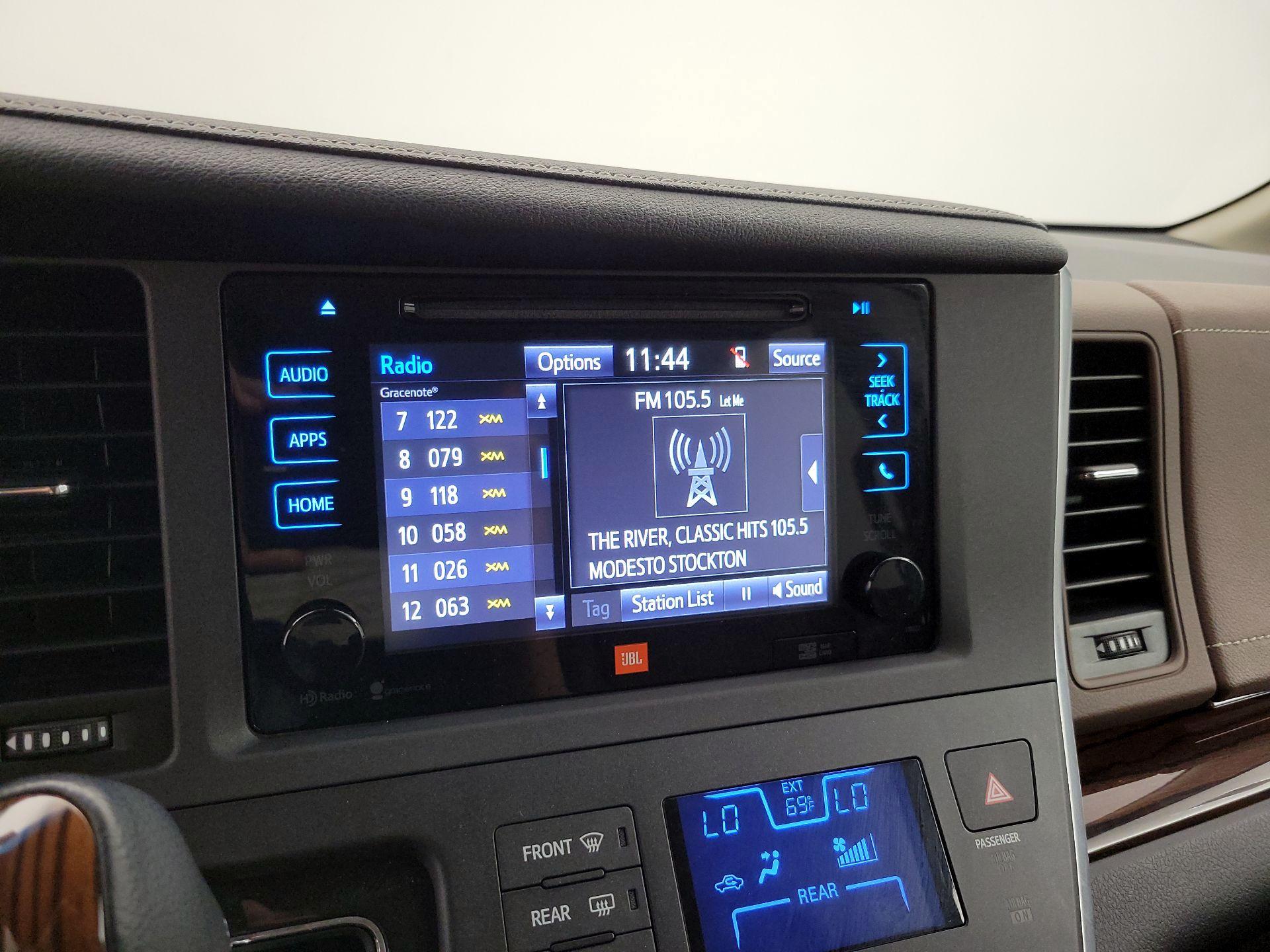 Thumbnail: 2015 Toyota Sienna - 15