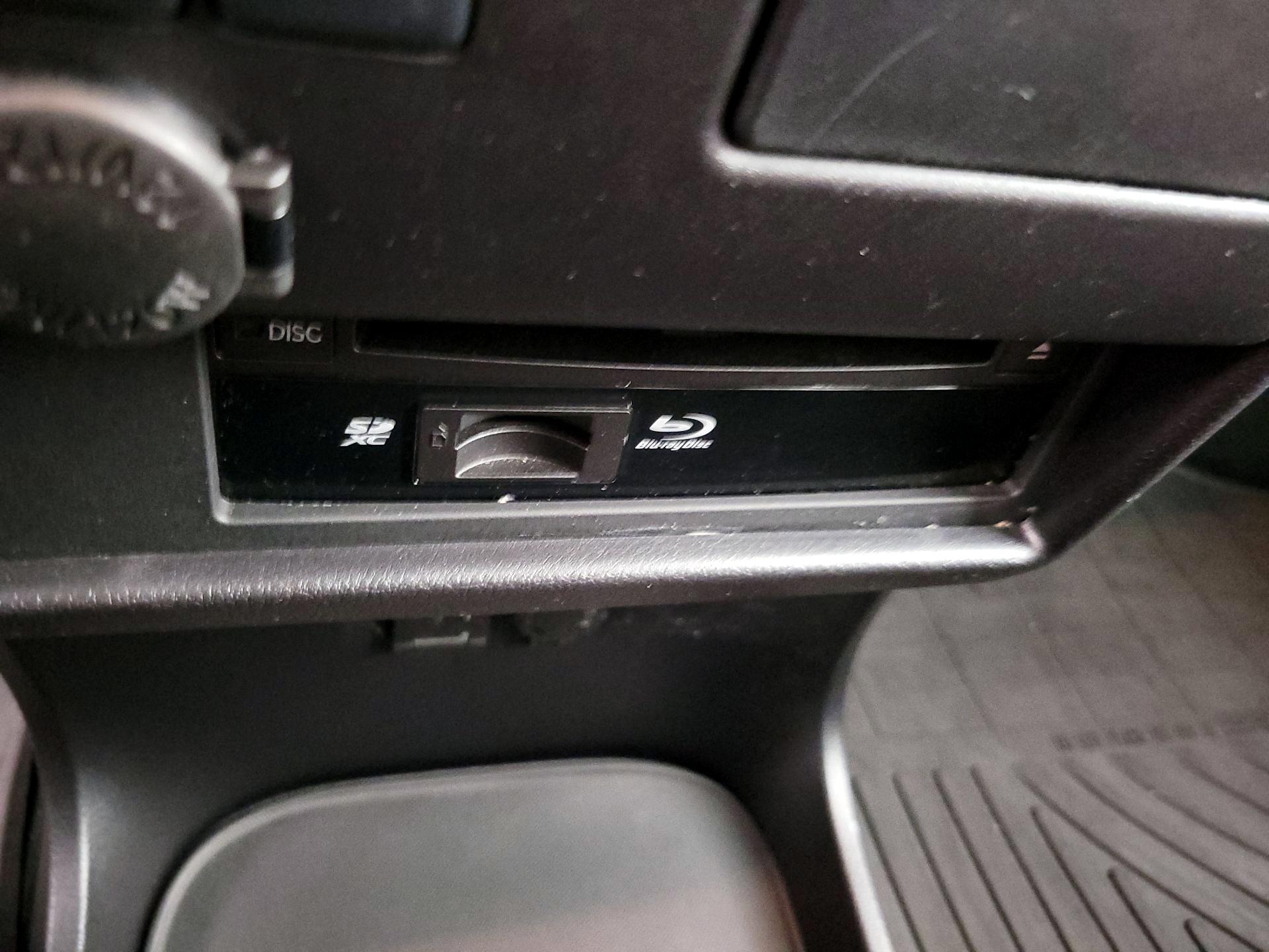 Thumbnail: 2015 Toyota Sienna - 18