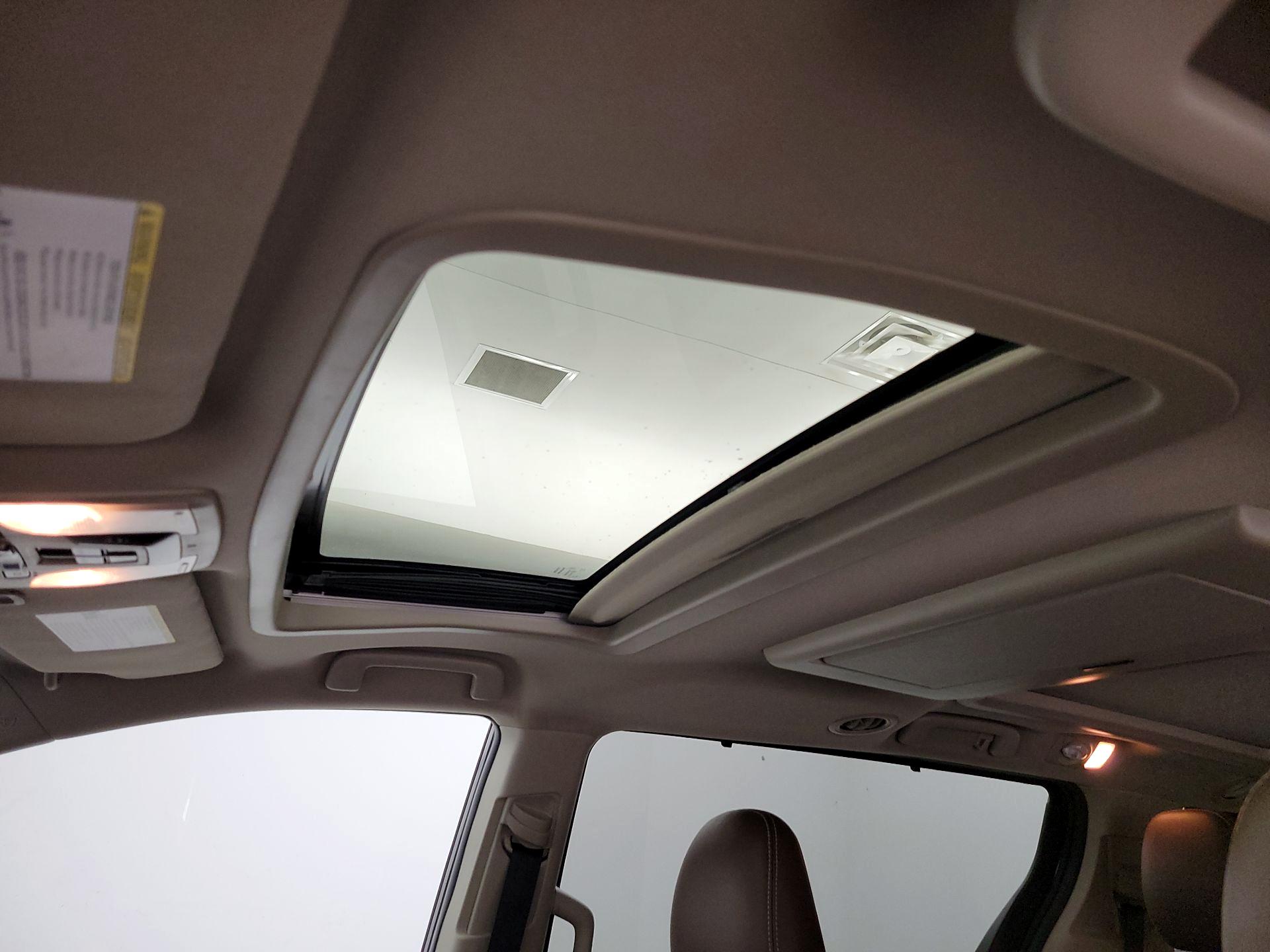 Thumbnail: 2015 Toyota Sienna - 19