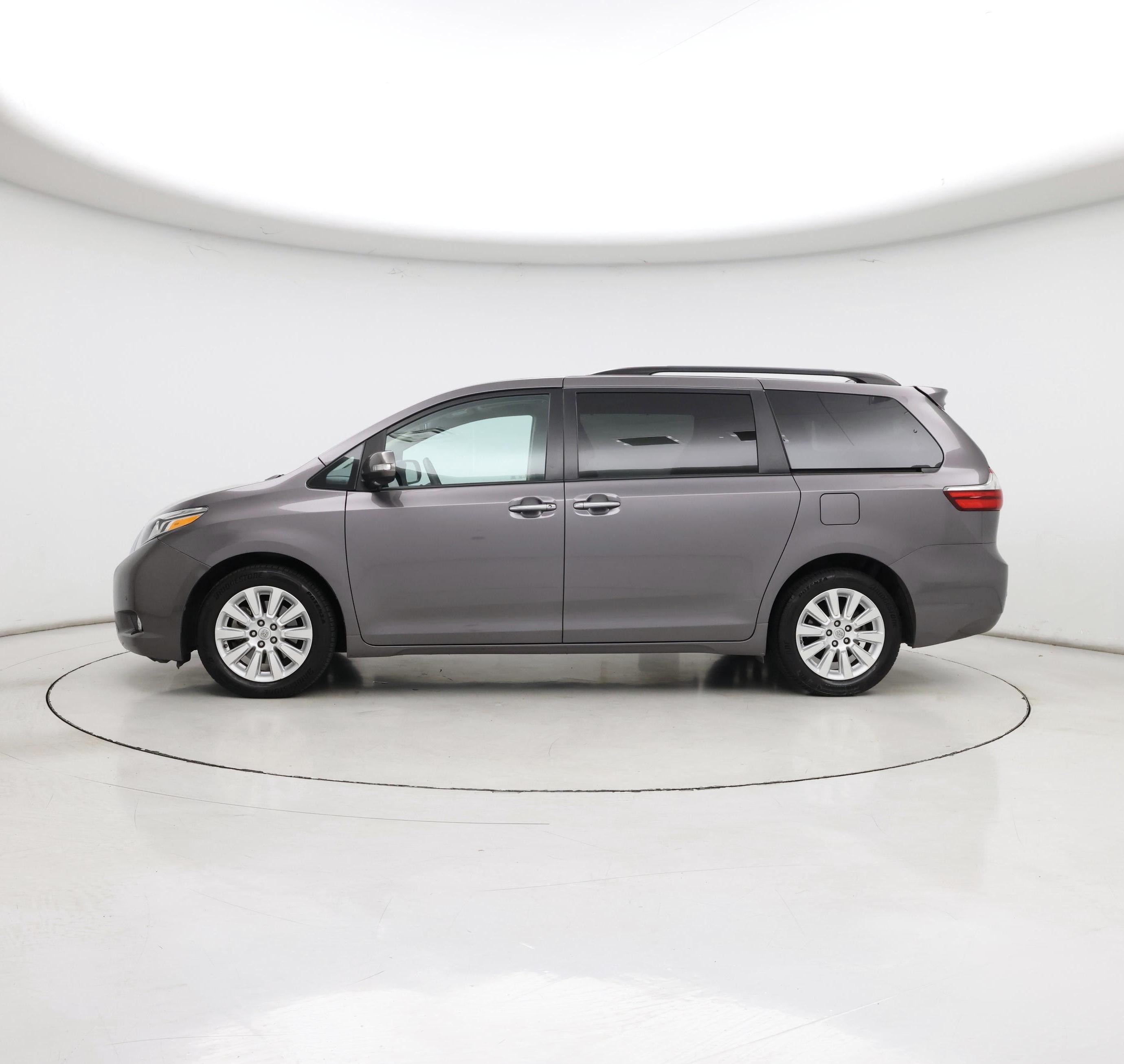 Thumbnail: 2015 Toyota Sienna - 3