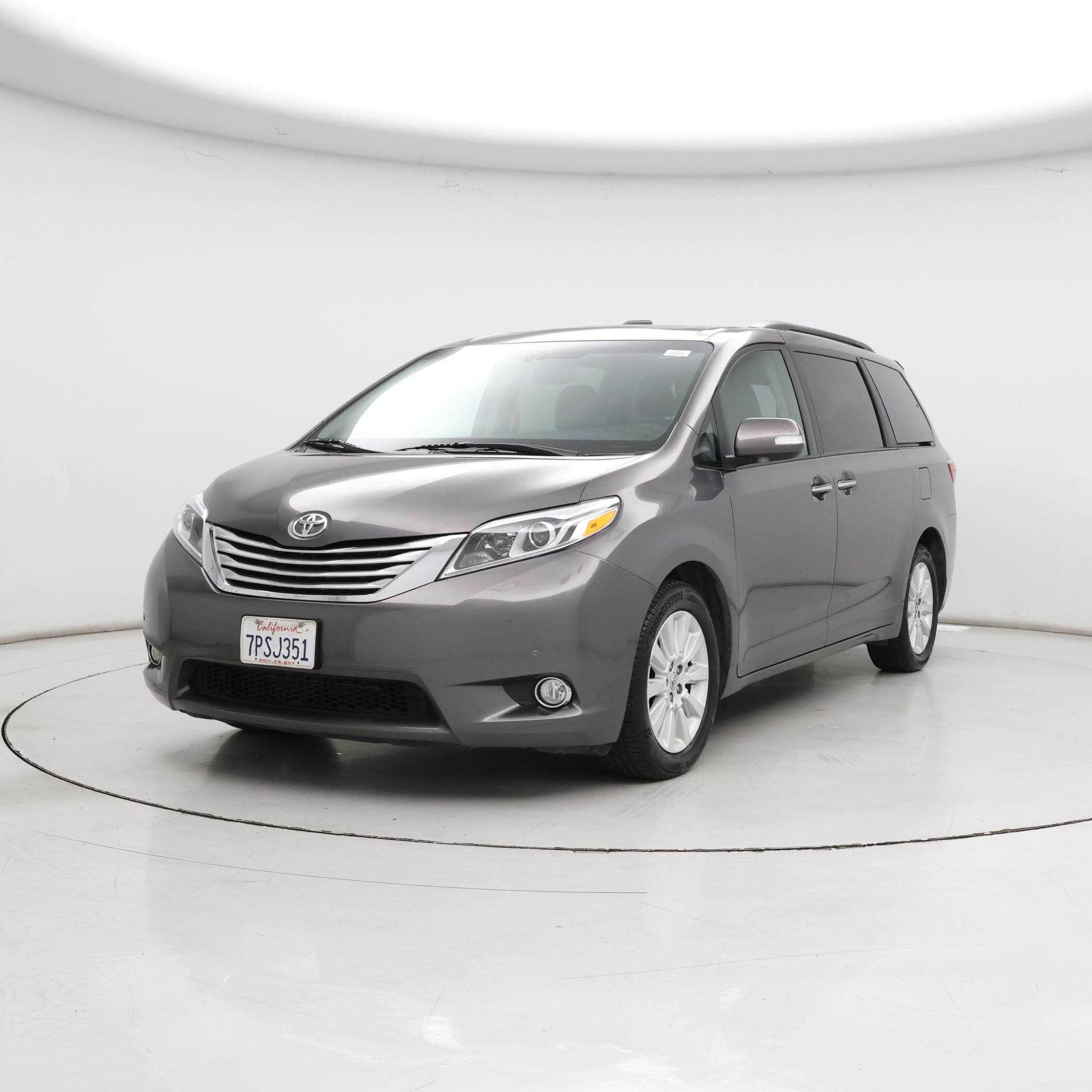 Thumbnail: 2015 Toyota Sienna - 4