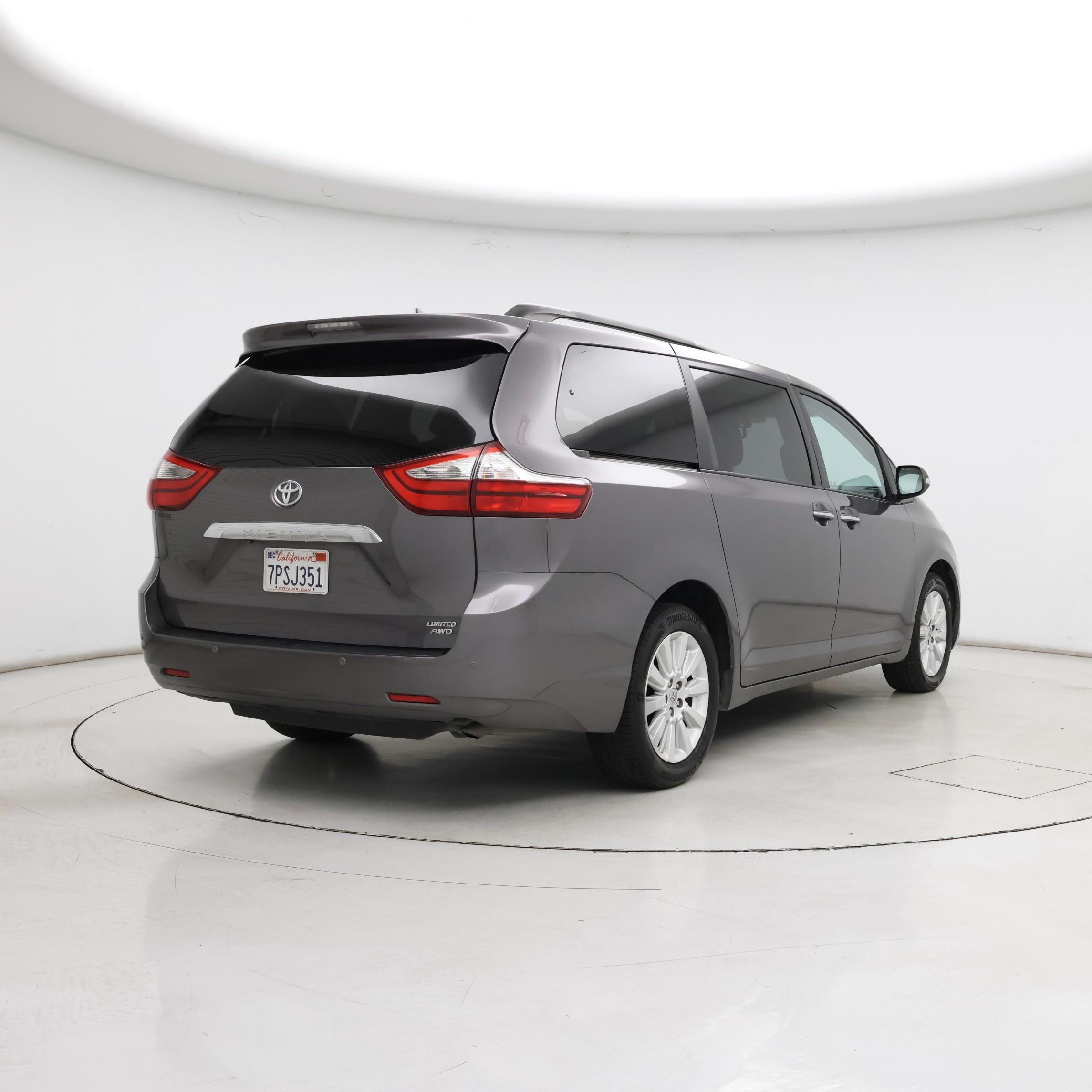 Thumbnail: 2015 Toyota Sienna - 8