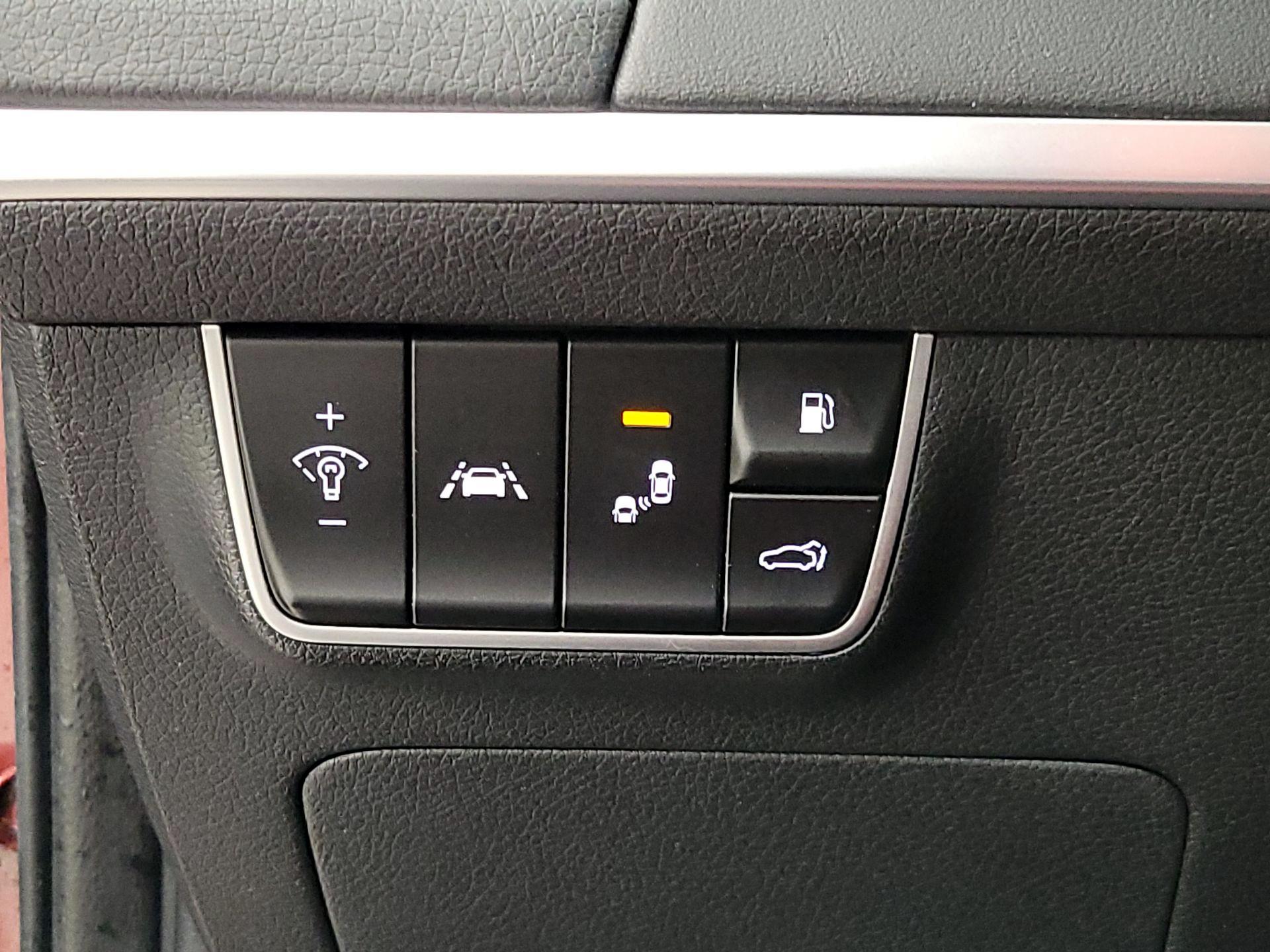 Thumbnail: 2018 Kia Stinger - 13