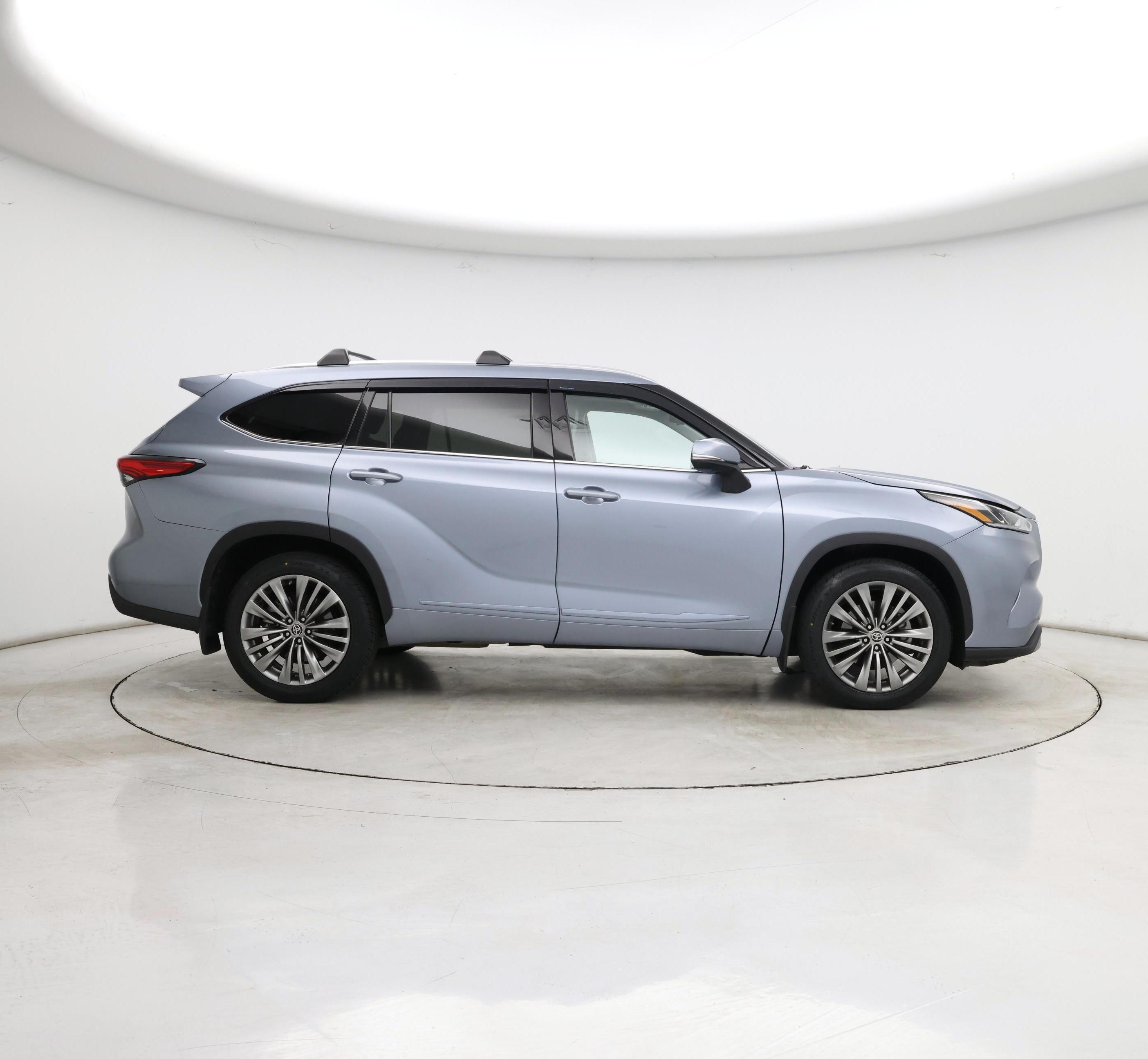 Thumbnail: 2022 Toyota Highlander - 7