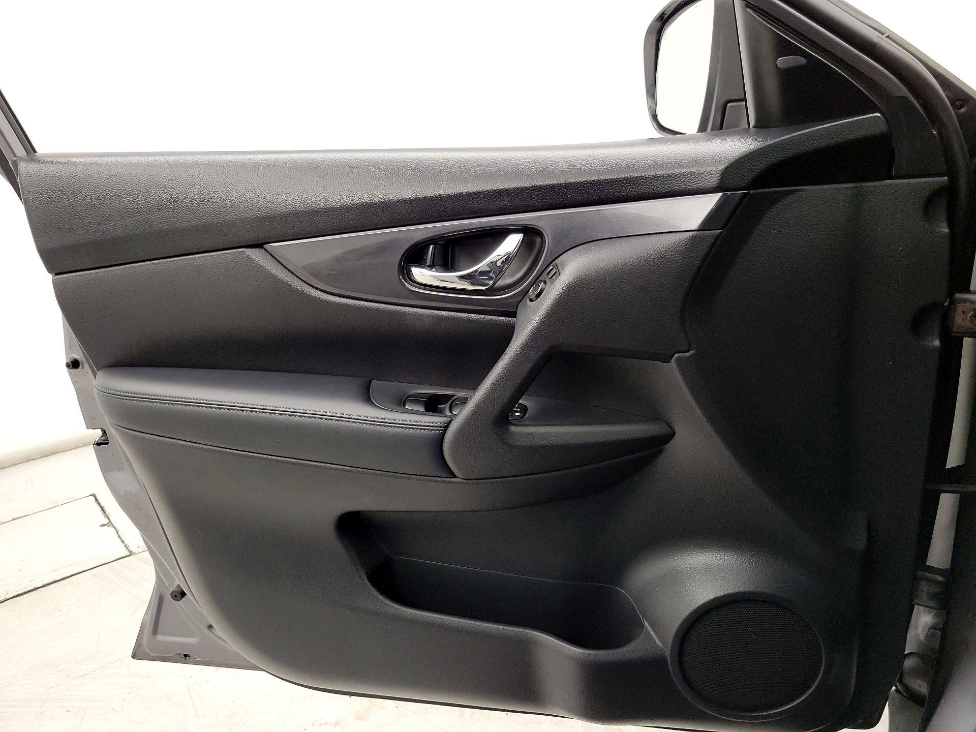 Thumbnail: 2017 Nissan Rogue - 12