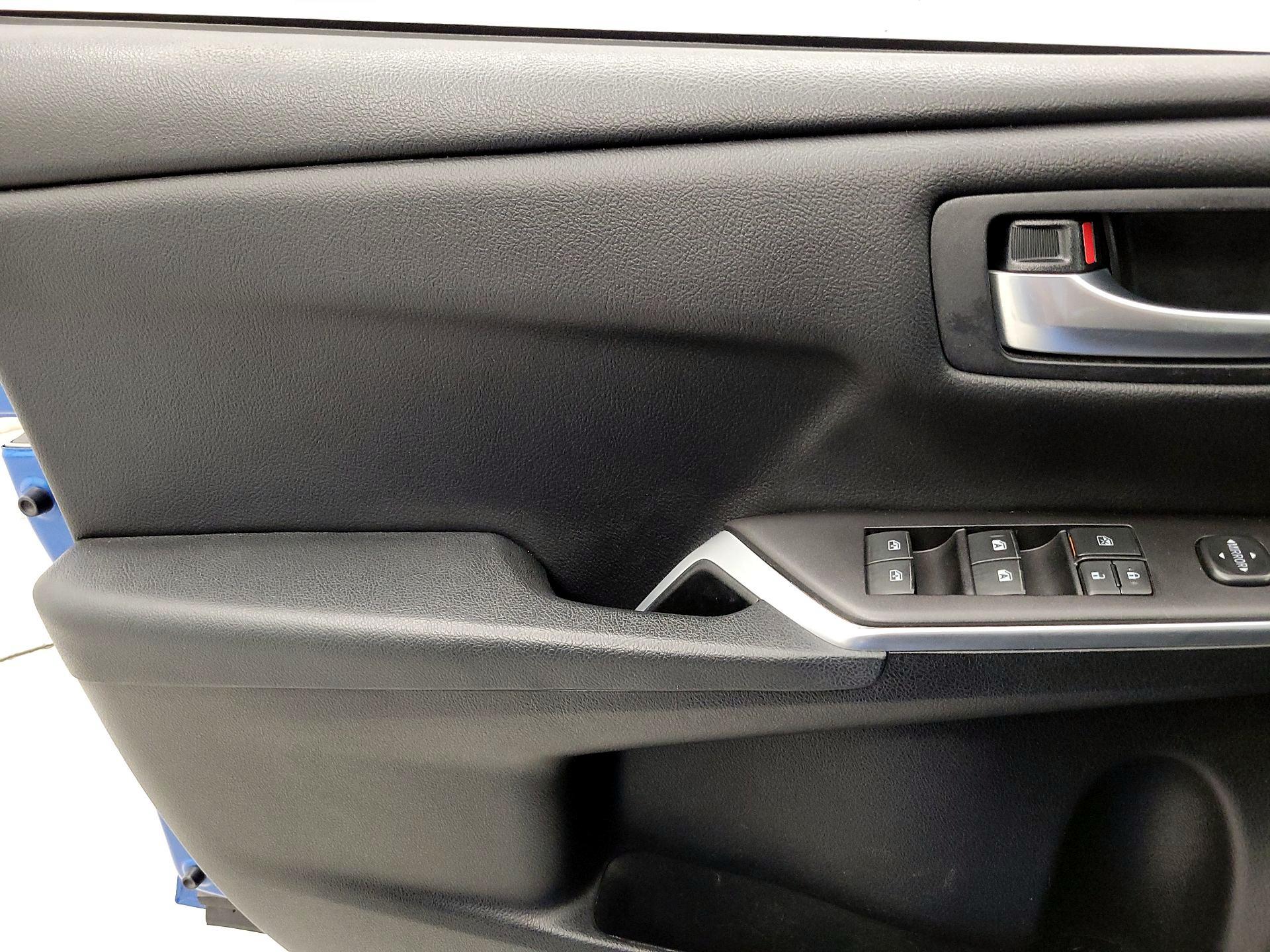 Thumbnail: 2017 Toyota Camry - 12