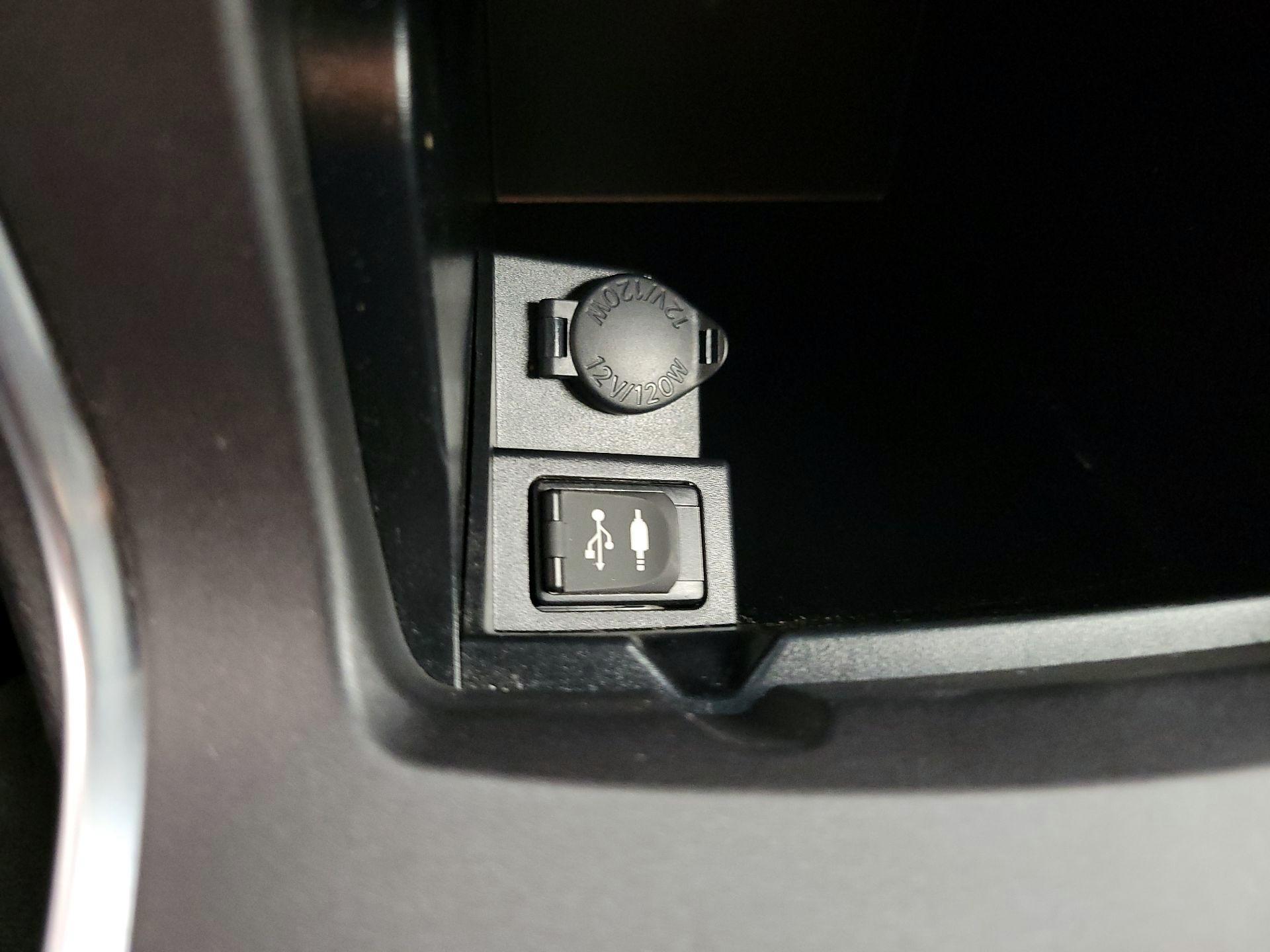 Thumbnail: 2017 Toyota Camry - 18