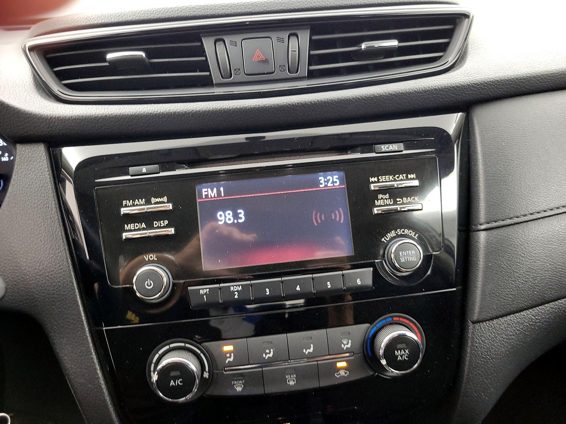 Thumbnail: 2017 Nissan Rogue - 15