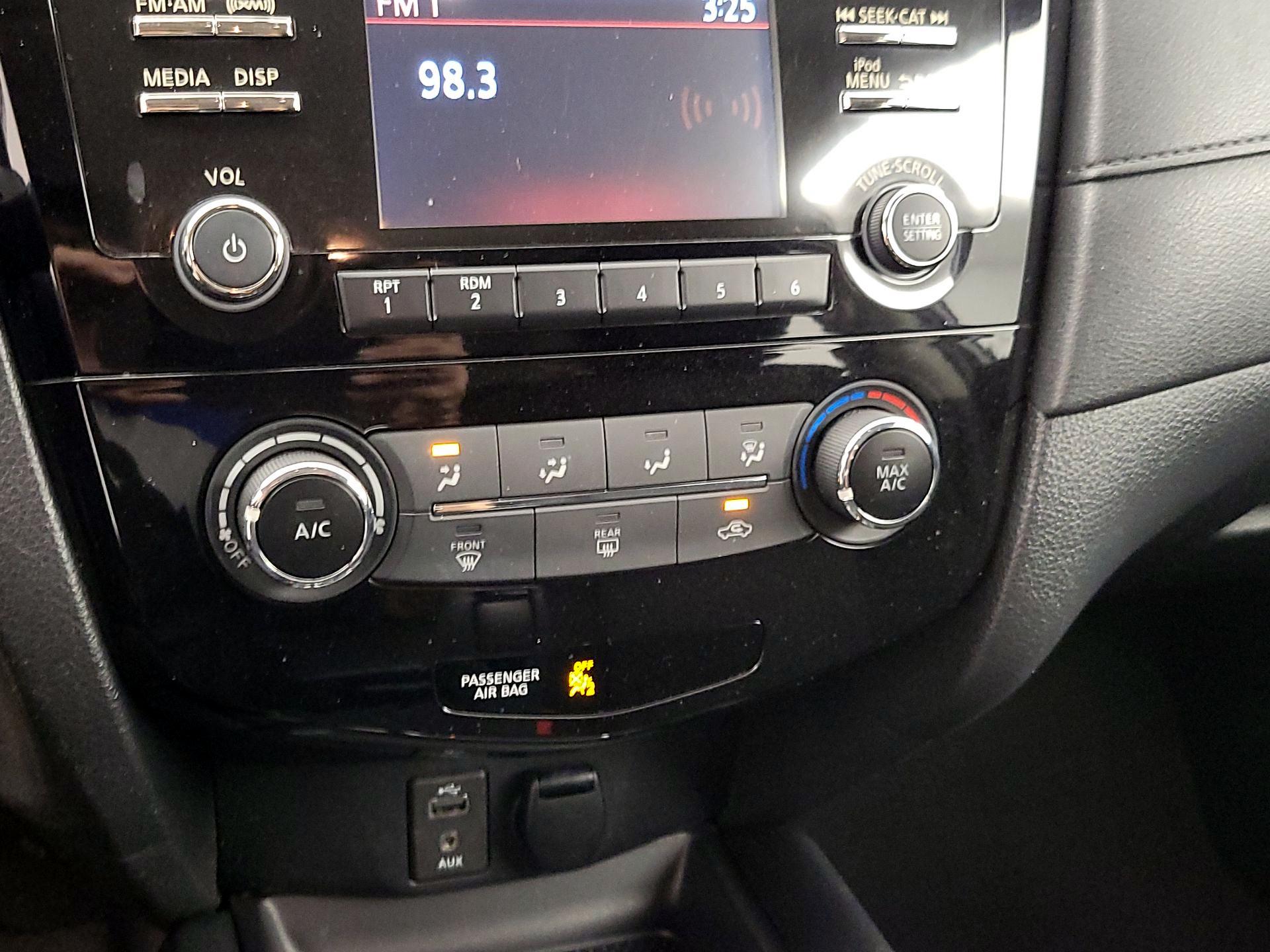 Thumbnail: 2017 Nissan Rogue - 16