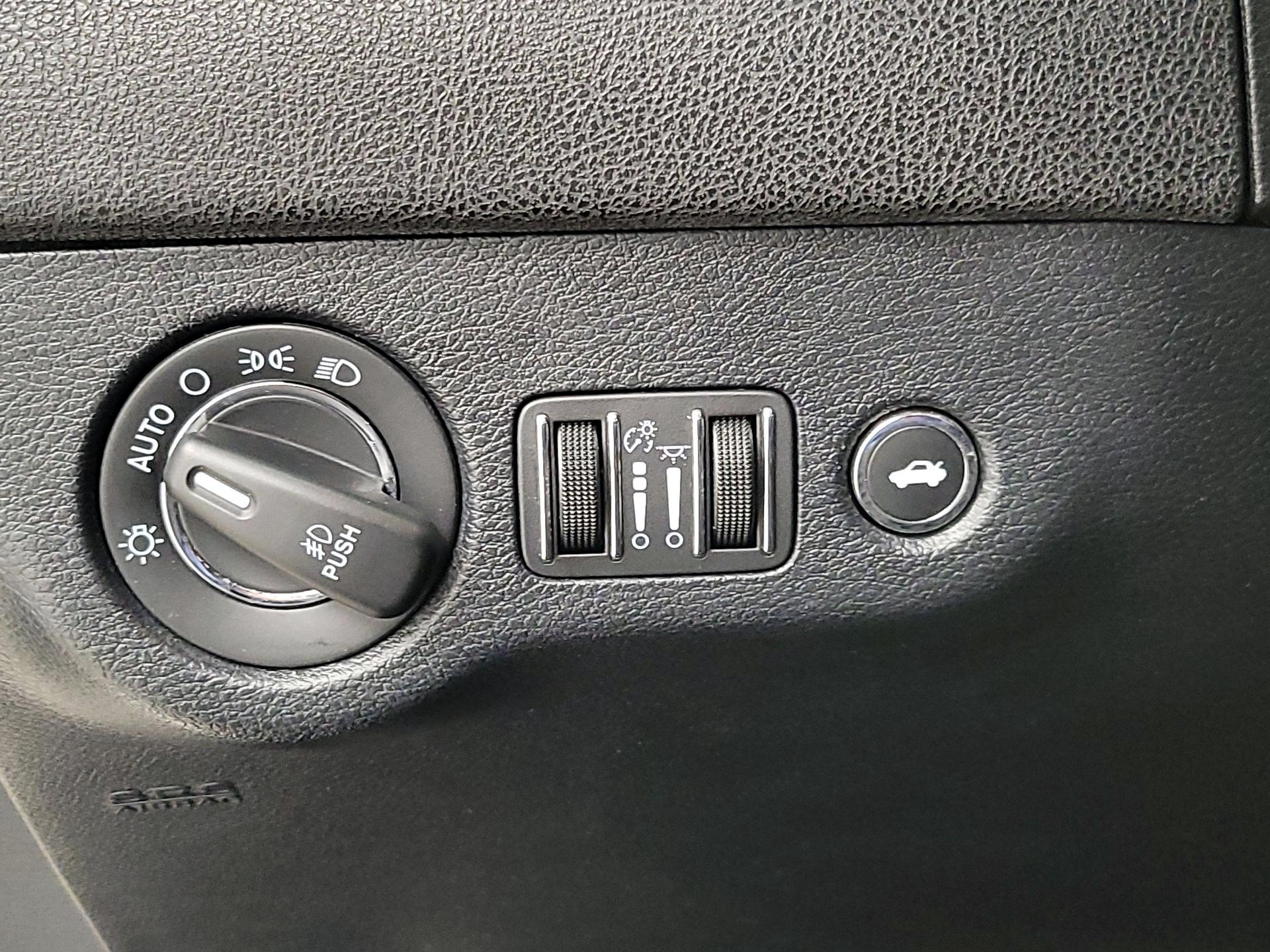 Thumbnail: 2018 Chrysler 300 - 13