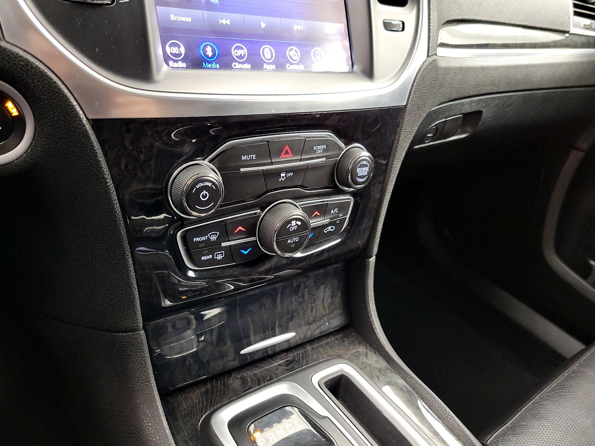 Thumbnail: 2018 Chrysler 300 - 16