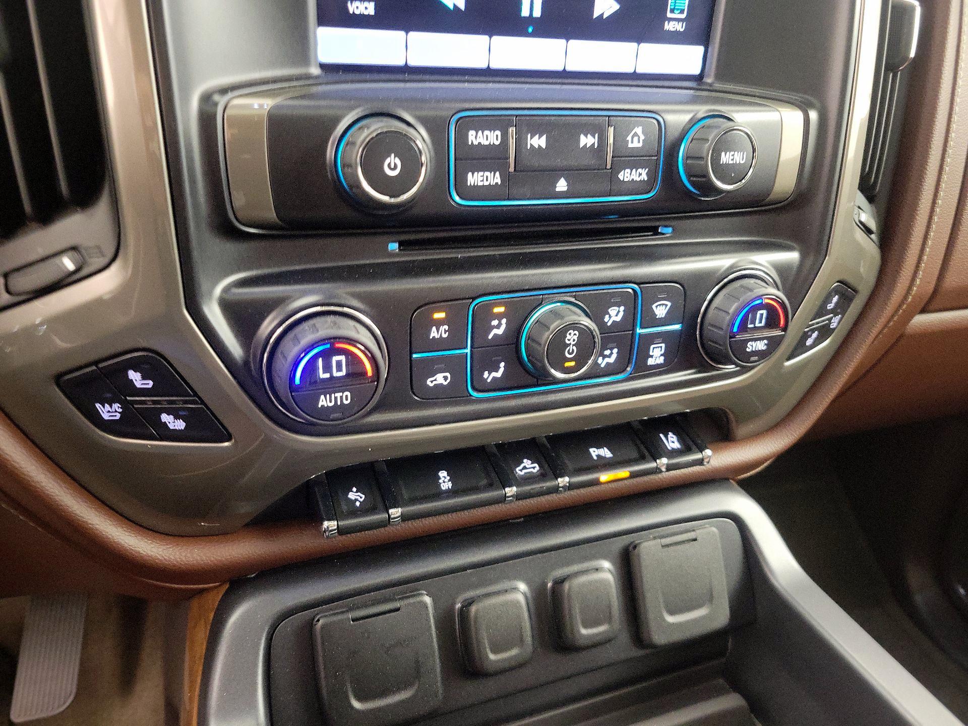 Thumbnail: 2015 Chevrolet Silverado 1500 - 17