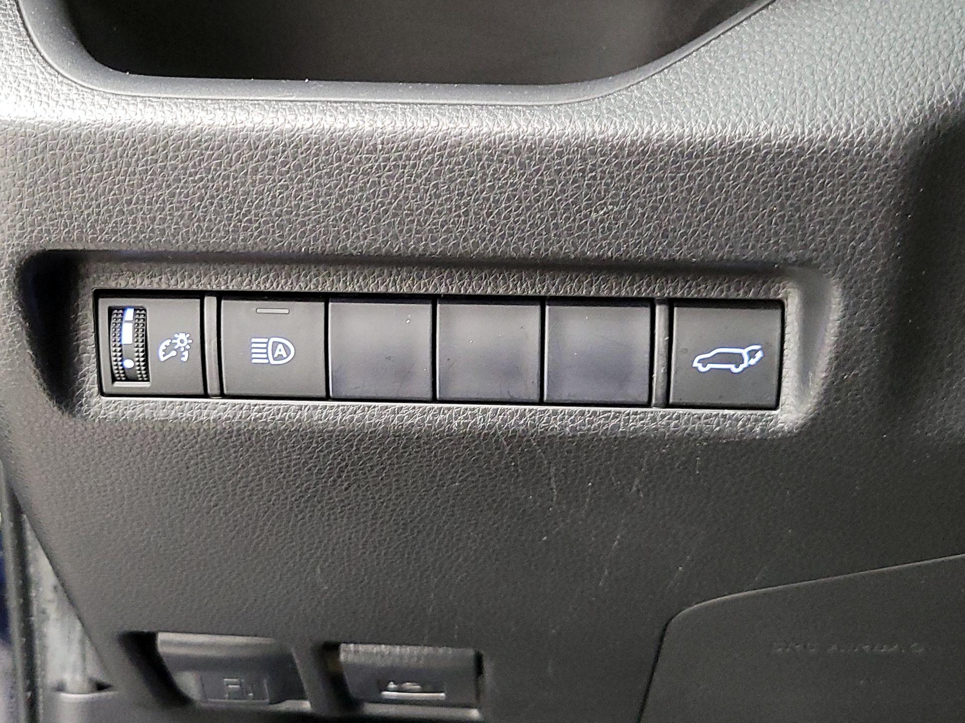 Thumbnail: 2019 Toyota RAV4 - 13